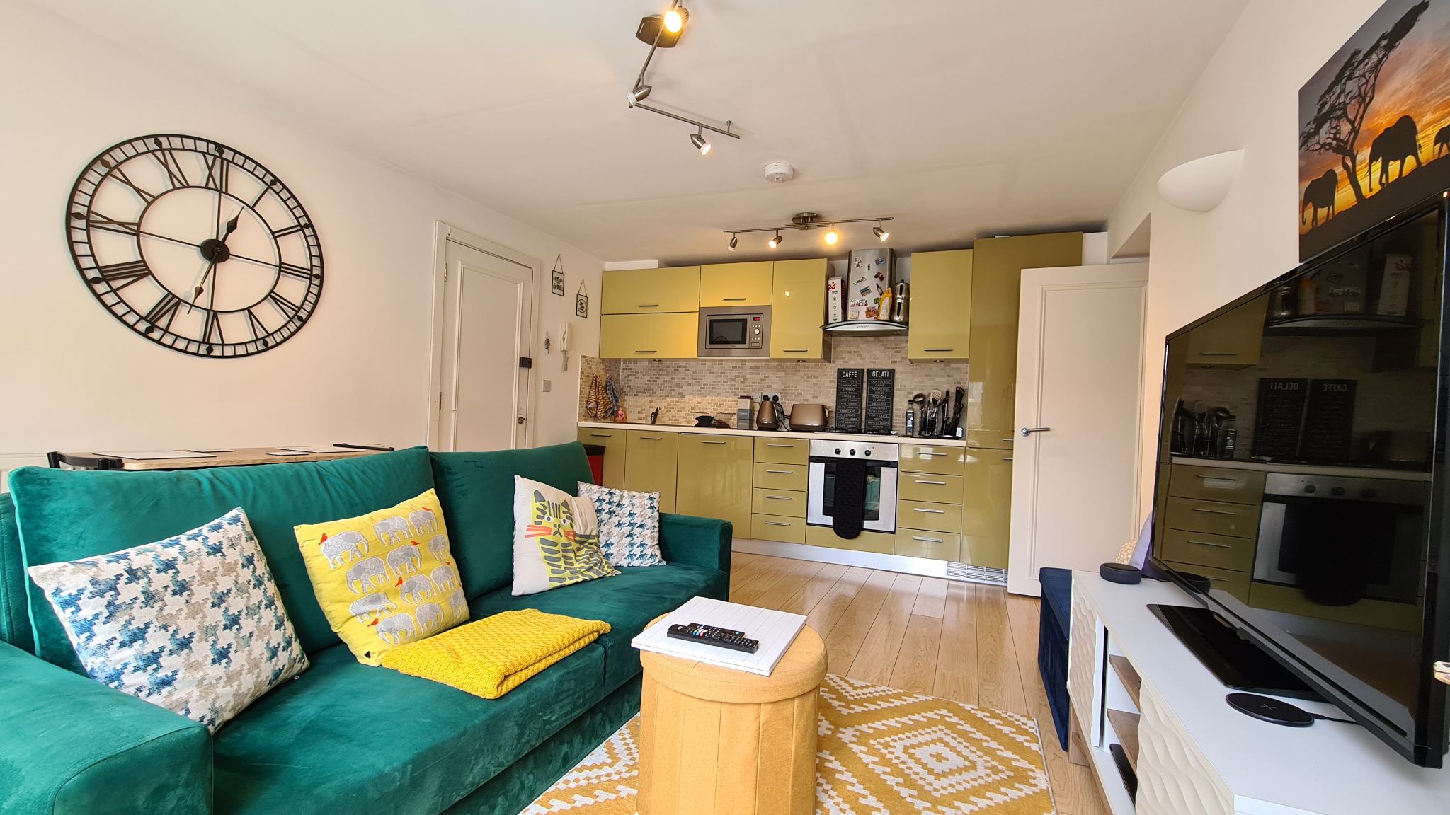 1 bedroom apartment flat/apartment Let in Enfield - Photograph 1