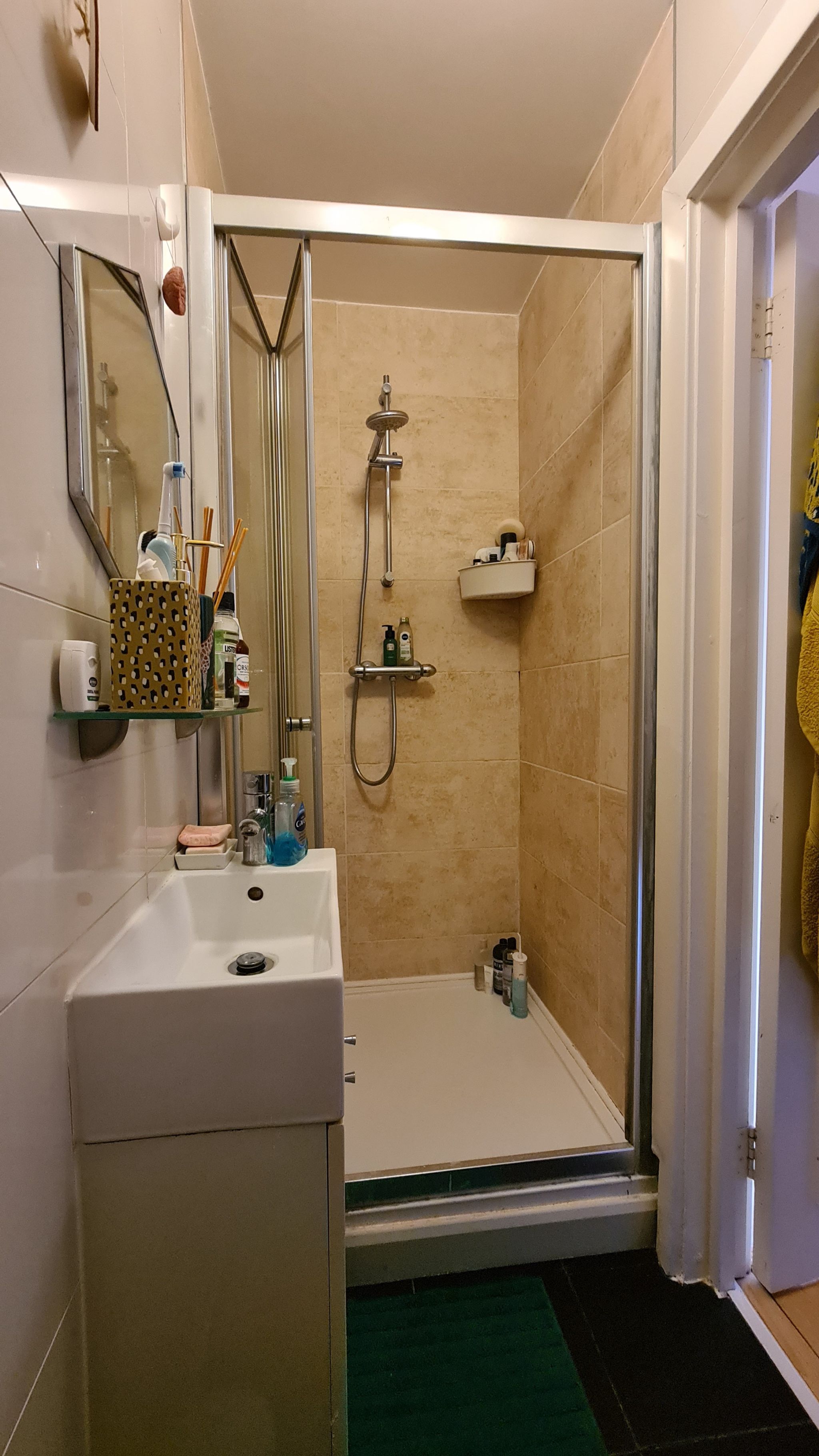 1 bedroom apartment flat/apartment To Let in Enfield - Photograph 5