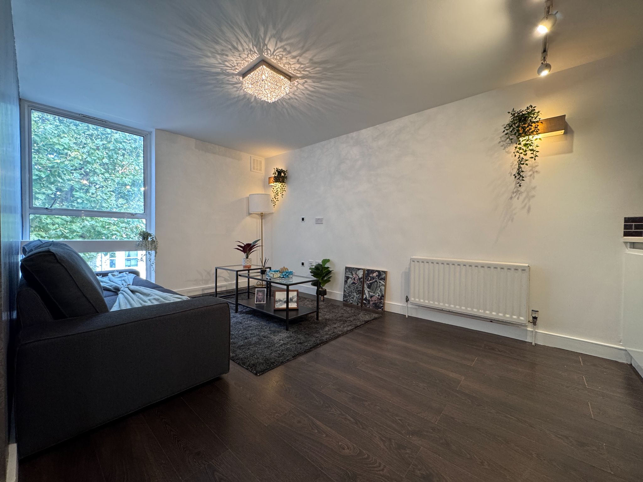 2 bedroom apartment flat/apartment Let in London - Photograph 2