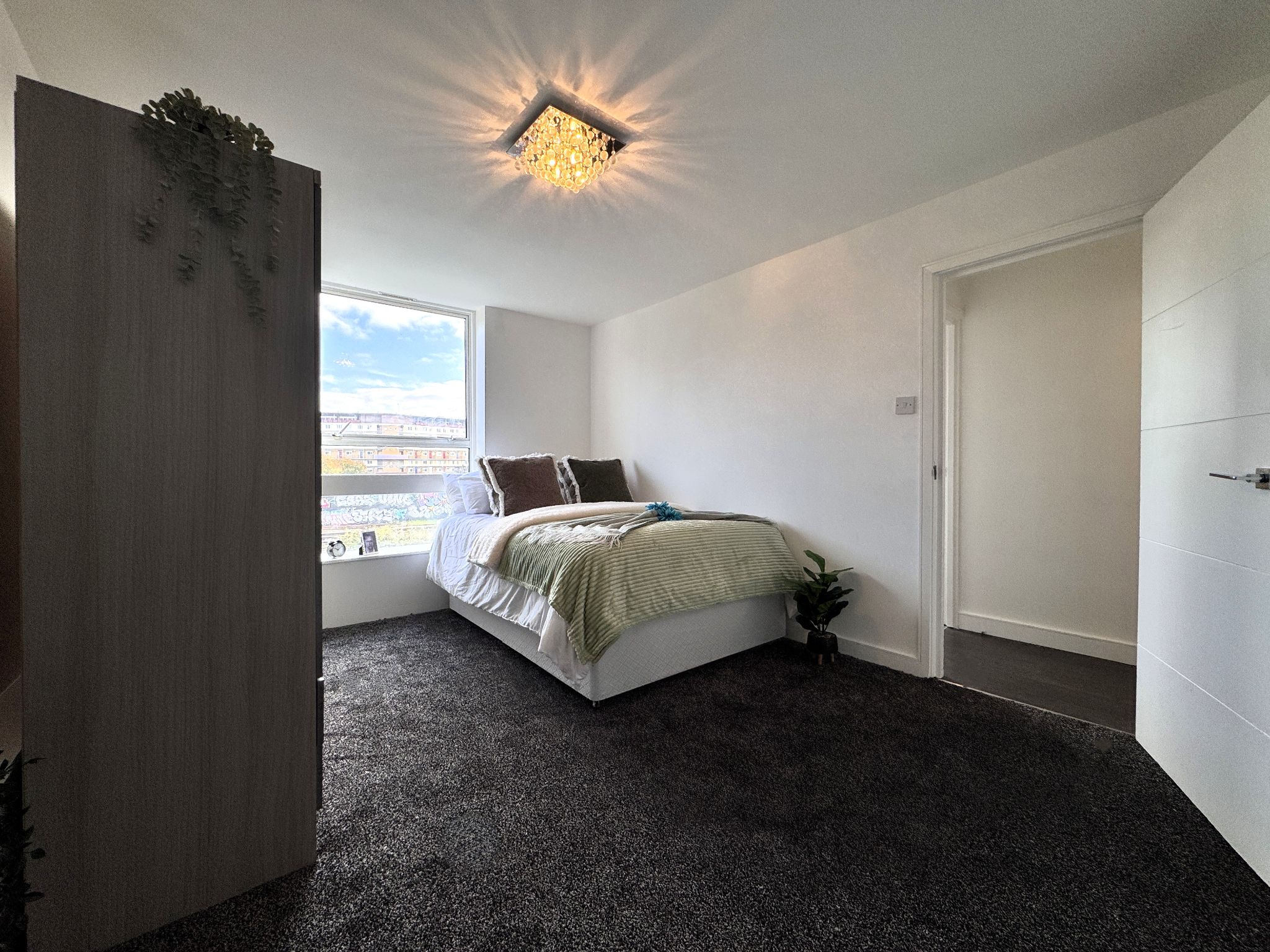 2 bedroom apartment flat/apartment Let in London - Photograph 2