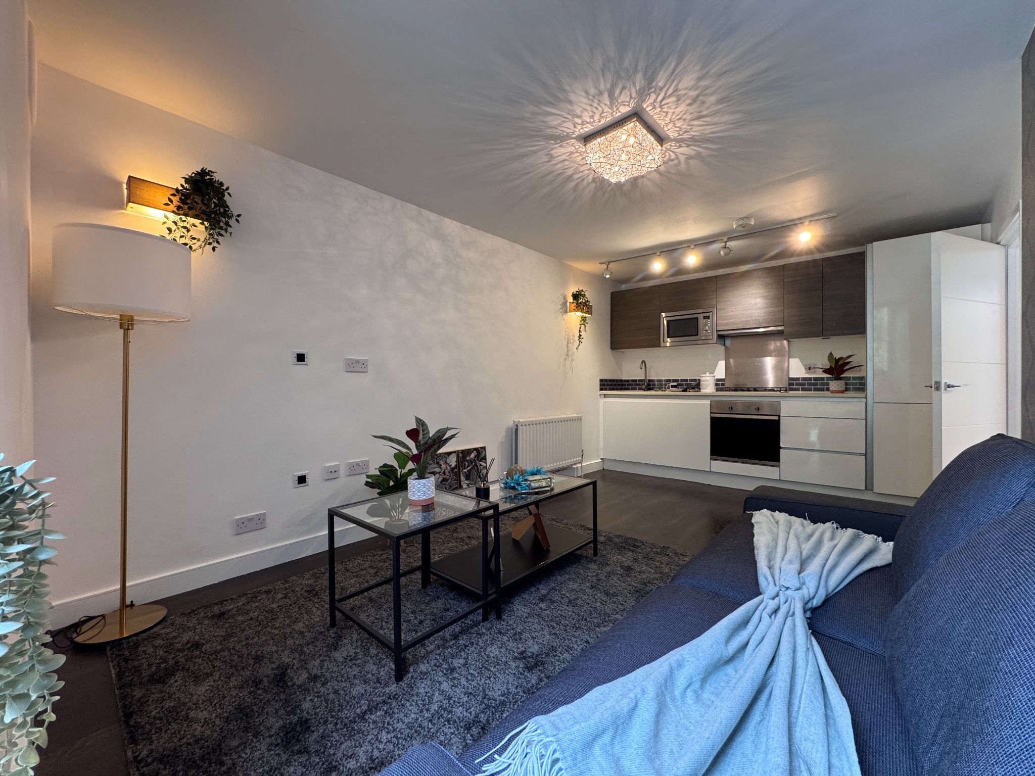 2 bedroom apartment flat/apartment Let in London - Photograph 1