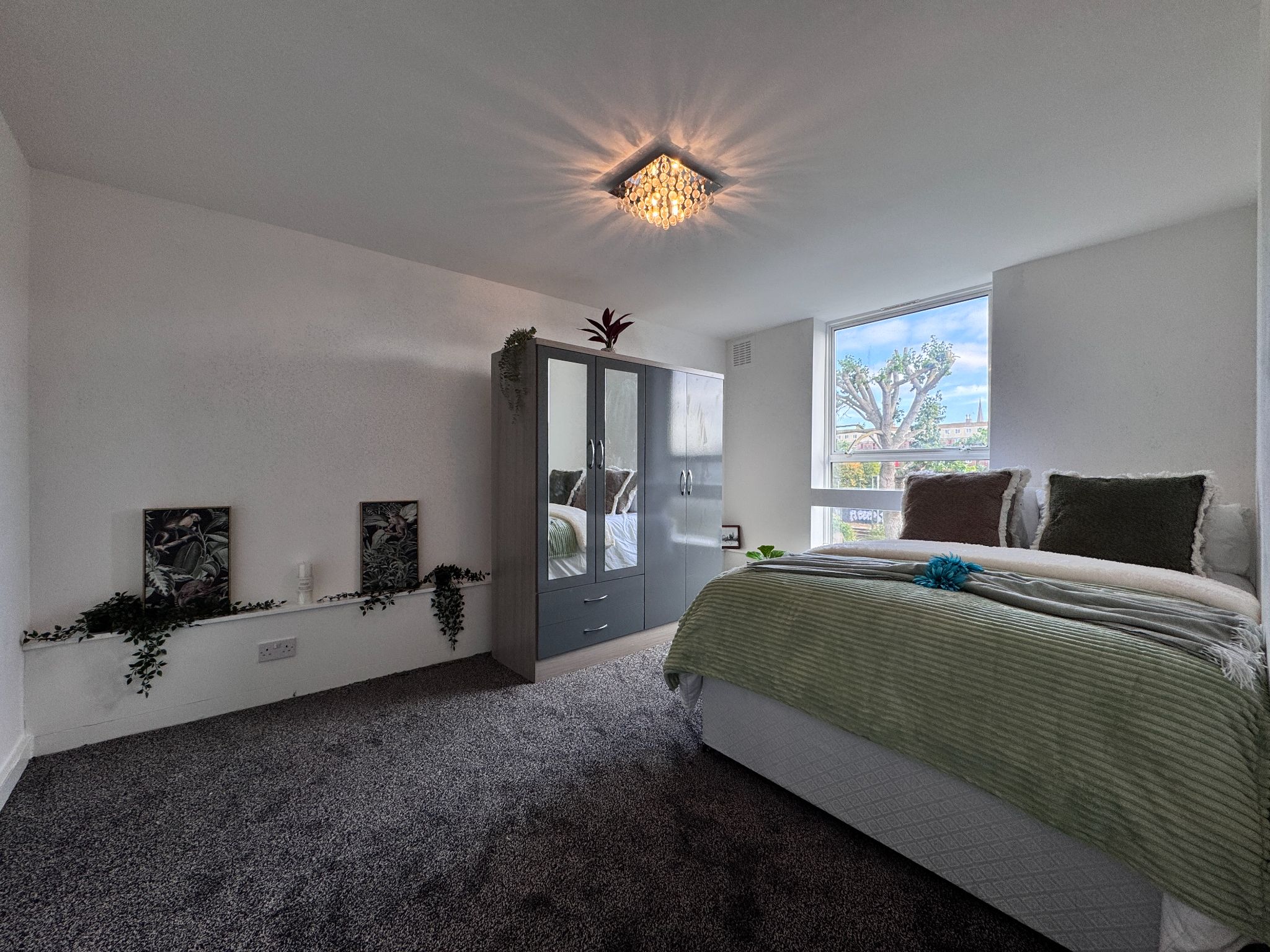 2 bedroom apartment flat/apartment Let in London - Photograph 1