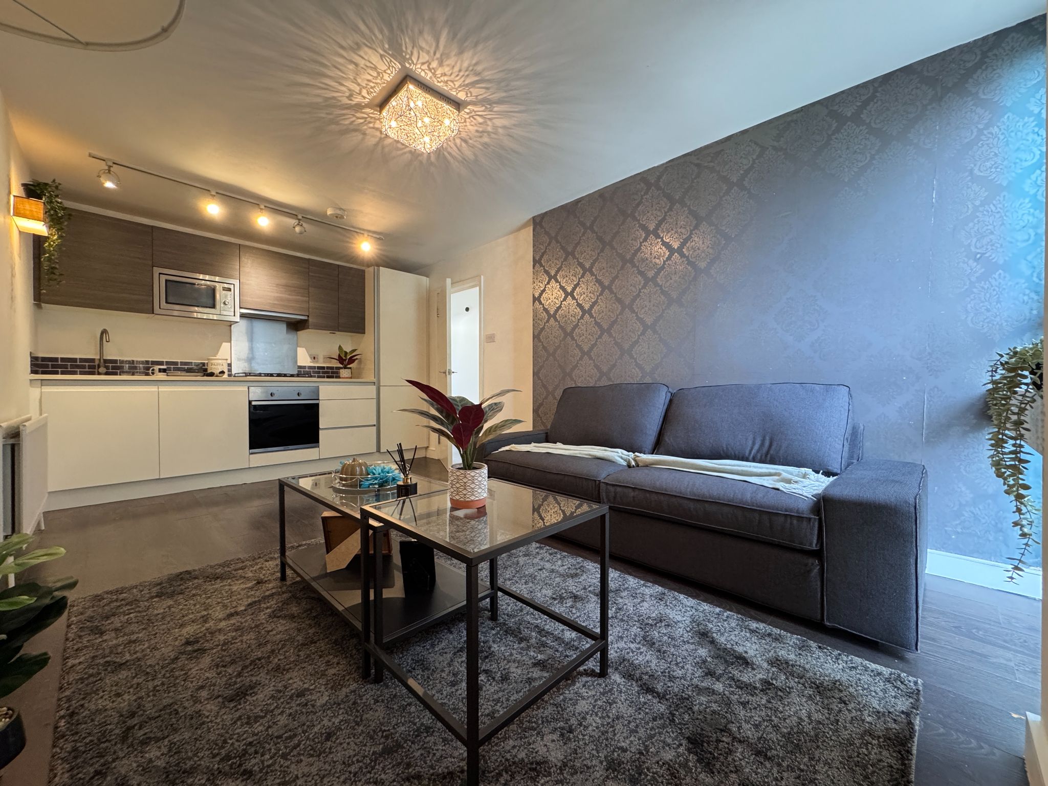 2 bedroom apartment flat/apartment Let in London - Photograph 3