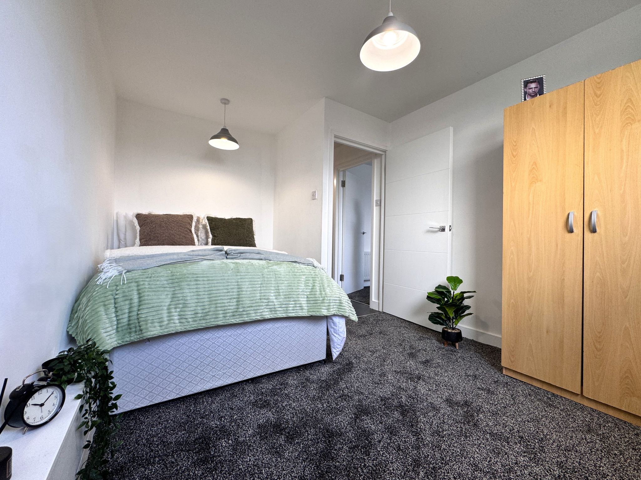 2 bedroom apartment flat/apartment Let in London - Photograph 5