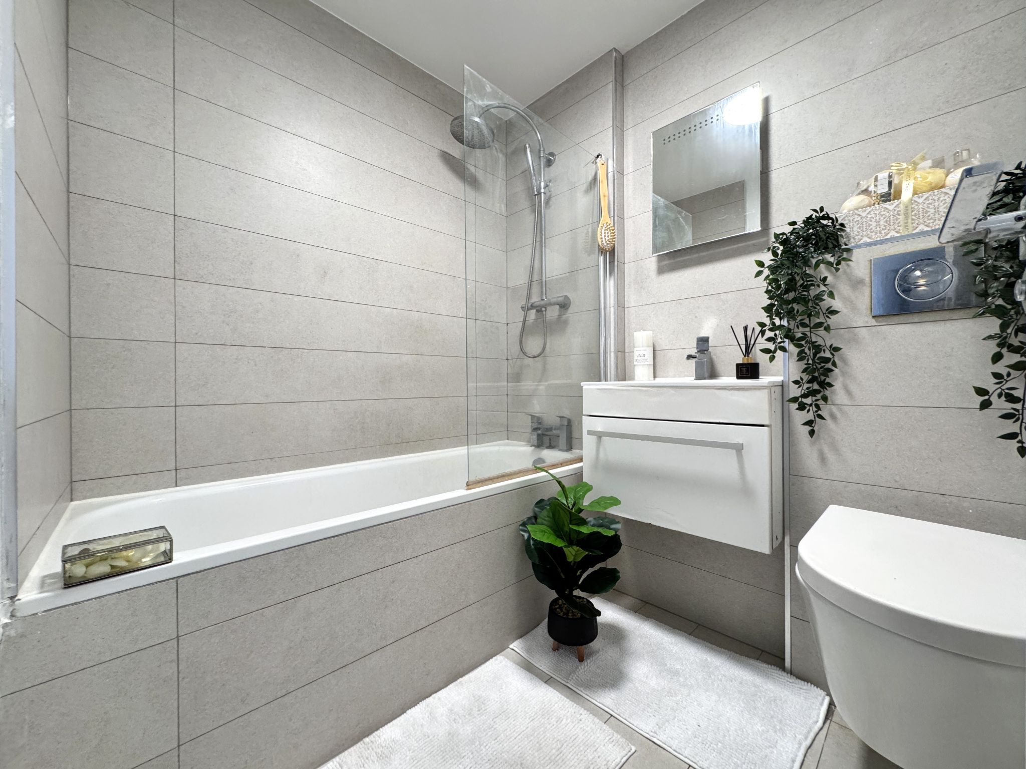 2 bedroom apartment flat/apartment Let in London - Photograph 3