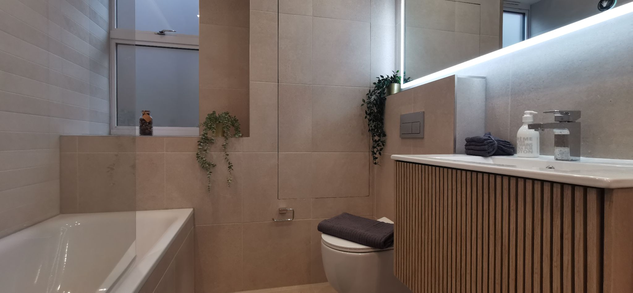 2 bedroom flat flat/apartment To Let in Harrow - Photograph 9