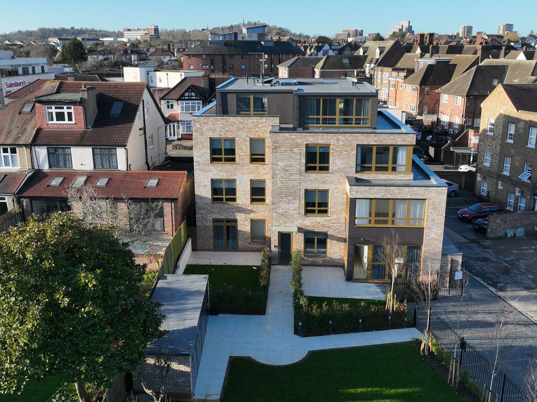 2 bedroom flat flat/apartment To Let in Harrow - Photograph 13