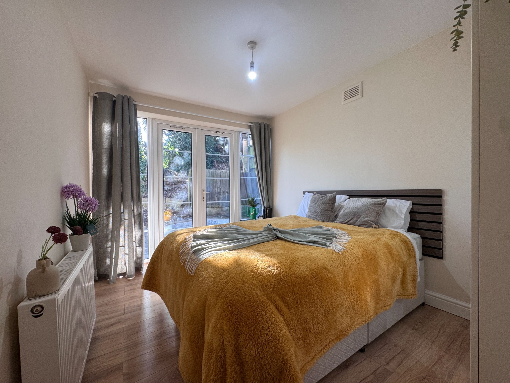 2 bedroom apartment flat/apartment To Let in Wembley - Photograph 1