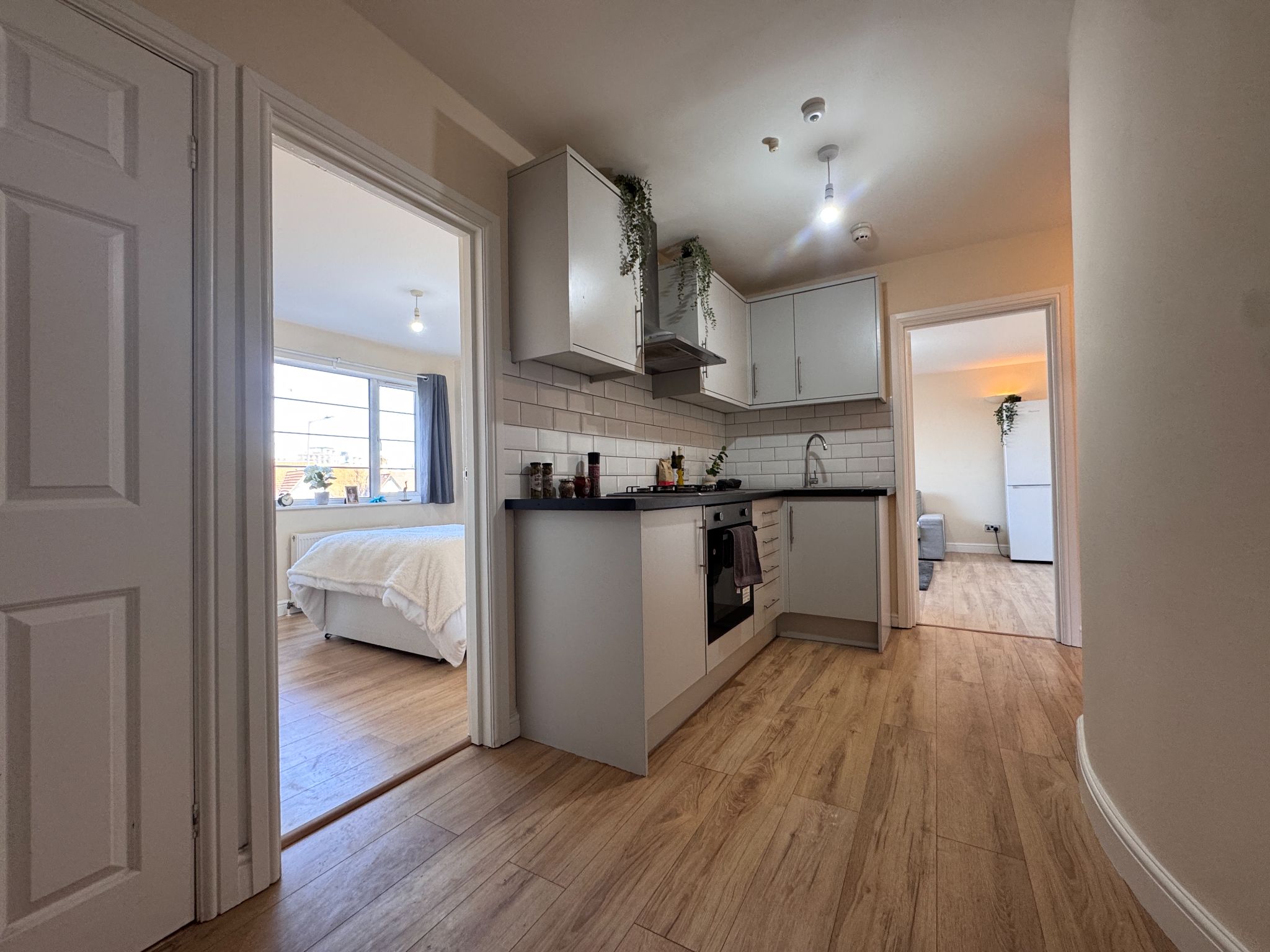 2 bedroom apartment flat/apartment Let in Wembley - Photograph 5