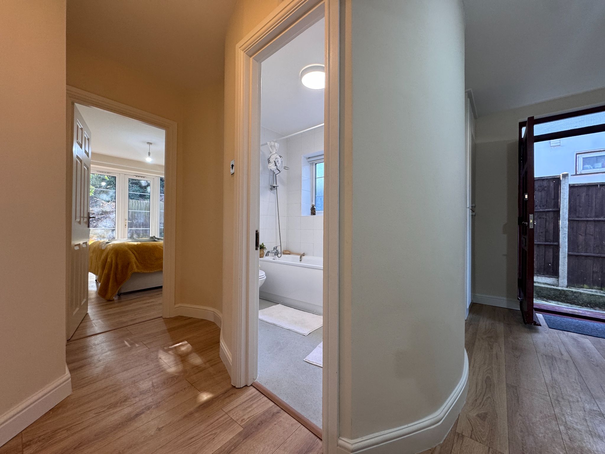 2 bedroom apartment flat/apartment Let in Wembley - Photograph 3