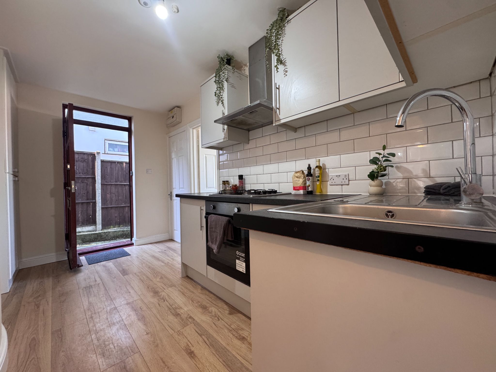 2 bedroom apartment flat/apartment Let in Wembley - Photograph 9