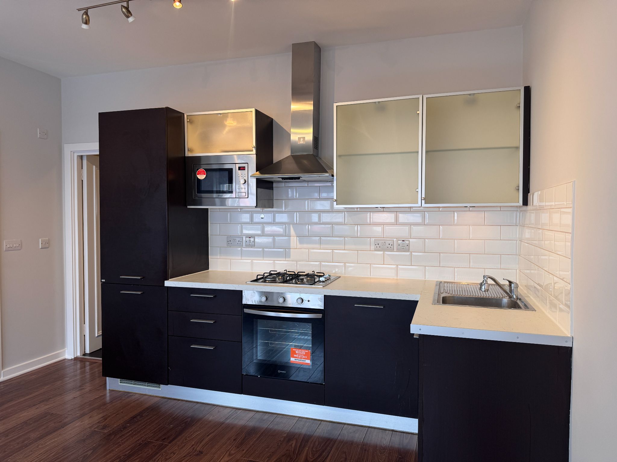 Apartment Flat/apartment To Let in Enfield - Photograph 3