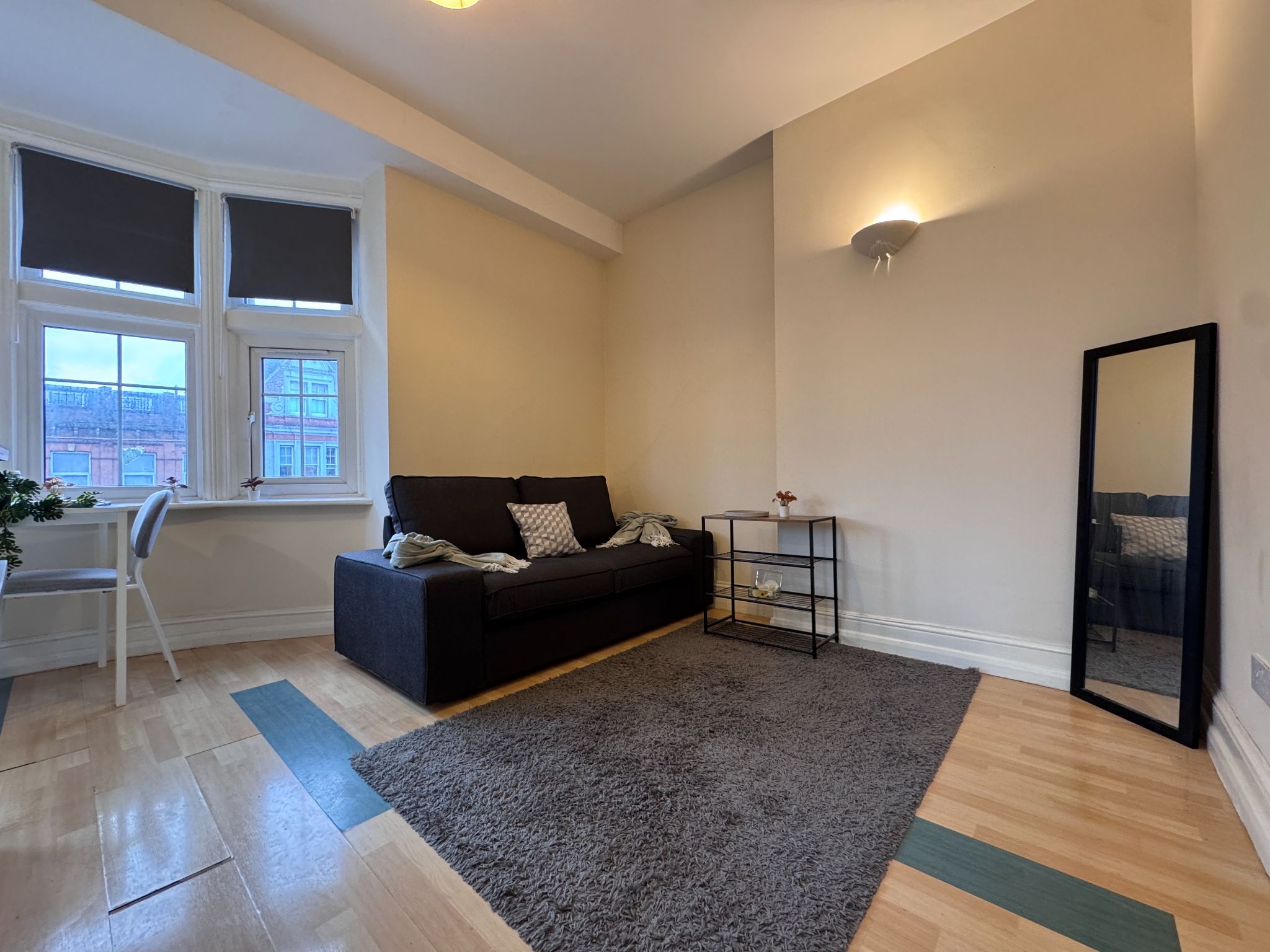 1 bedroom flat flat/apartment To Let in London - Property photograph