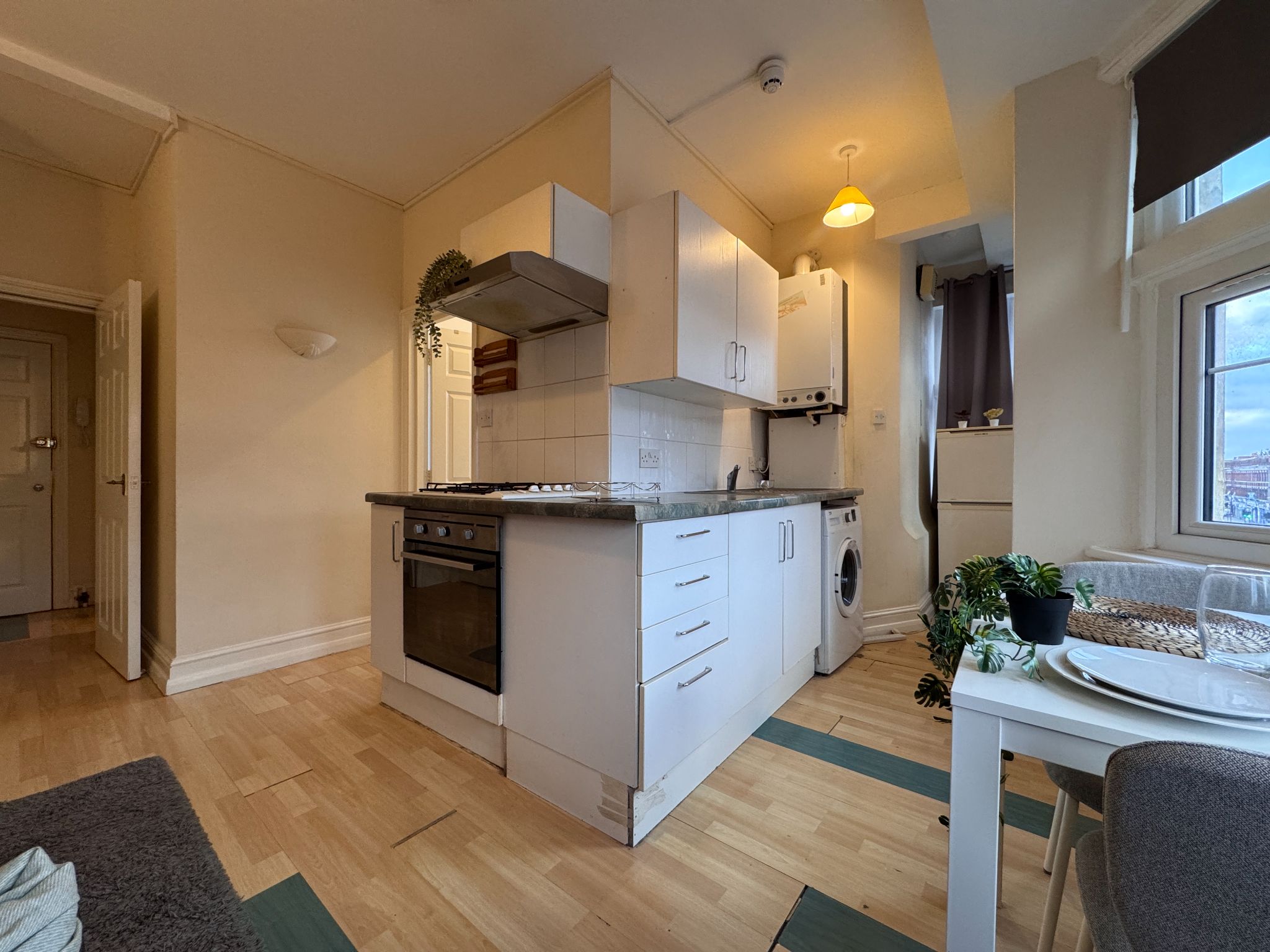 1 bedroom flat flat/apartment To Let in London - Property photograph