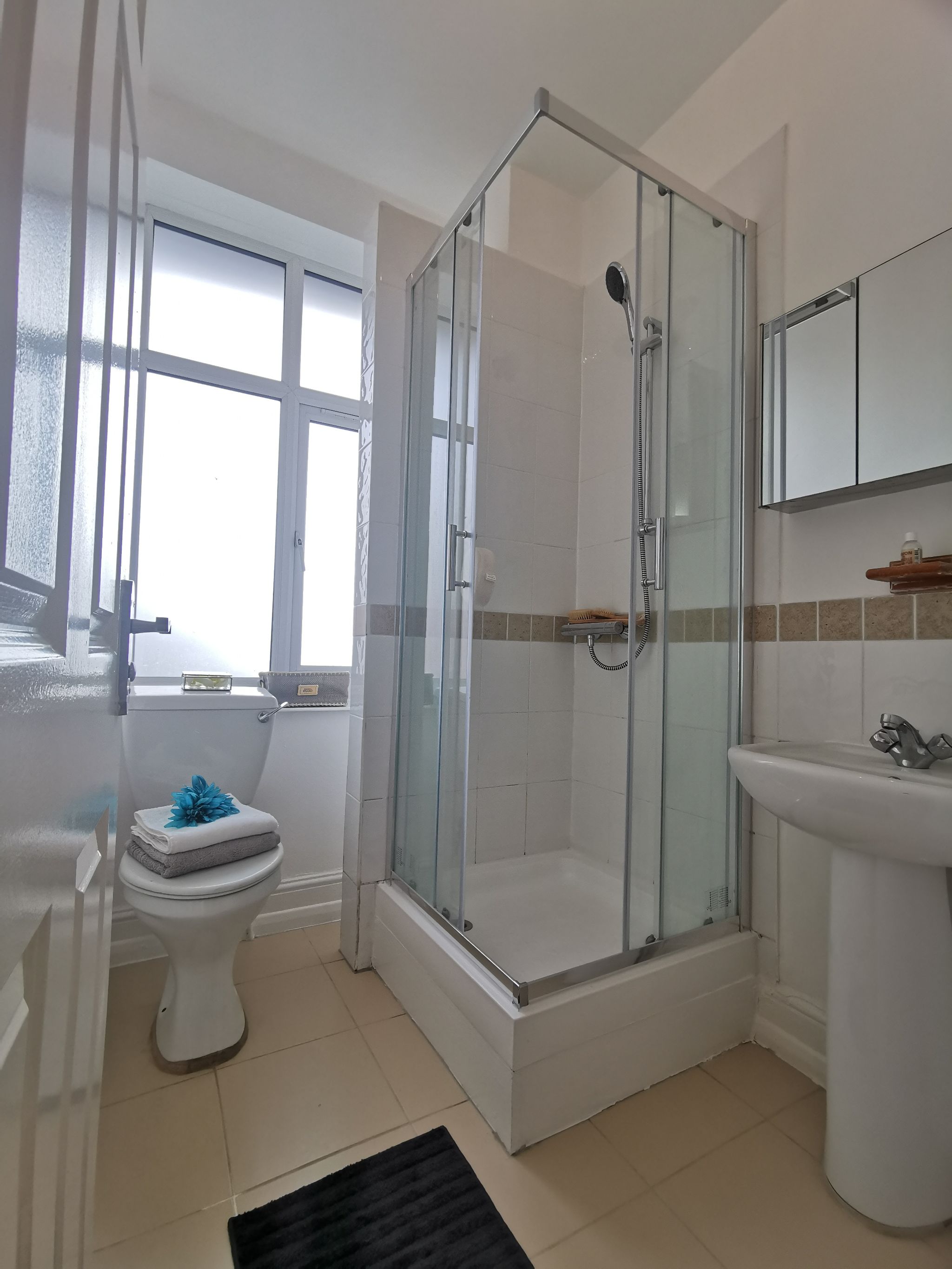 1 bedroom flat flat/apartment To Let in London - Photograph 3