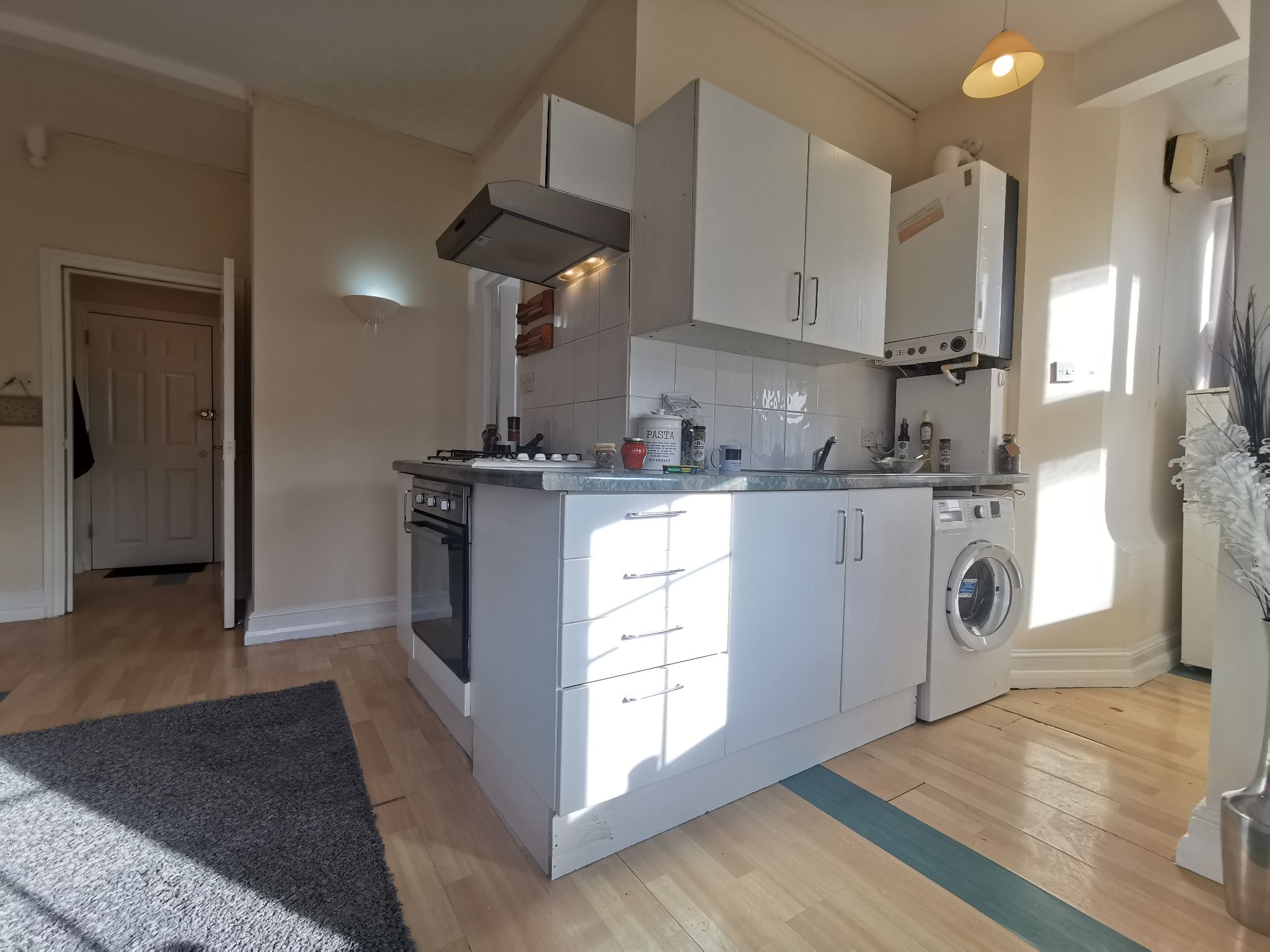 1 bedroom flat flat/apartment To Let in London - Photograph 4