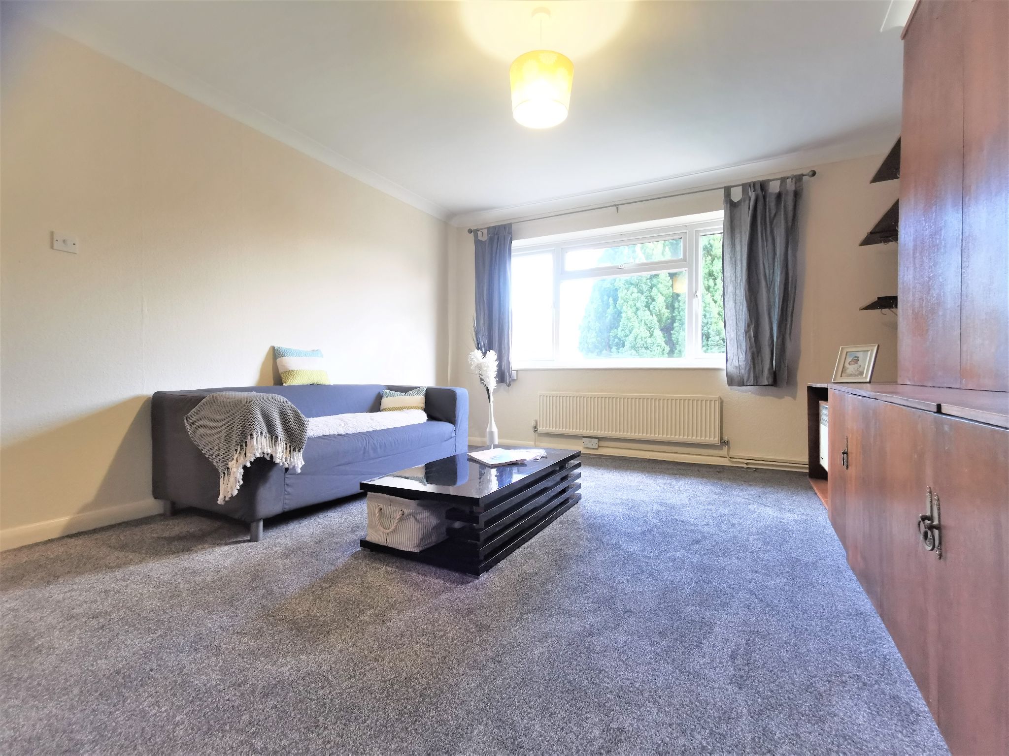2 bedroom flat flat/apartment To Let in Edgware - Photograph 1