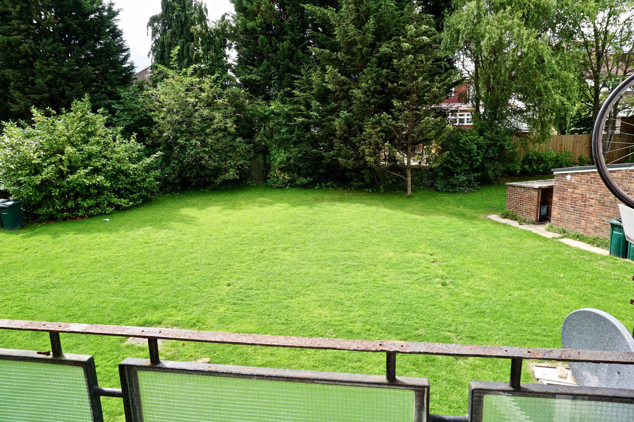 2 bedroom flat flat/apartment To Let in Edgware - COMMUNAL GARDEN