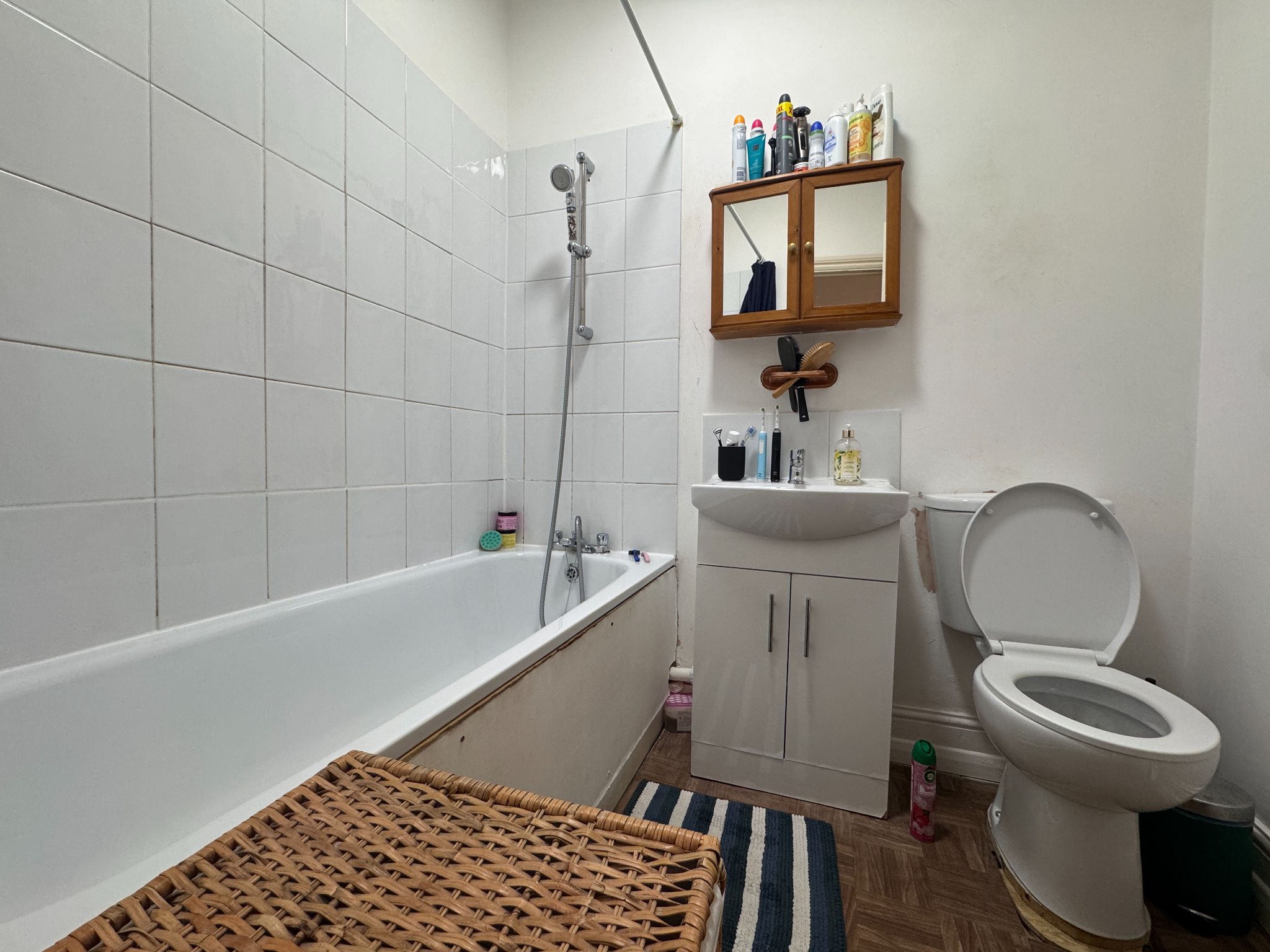 1 bedroom flat flat/apartment To Let in London - Photograph 7
