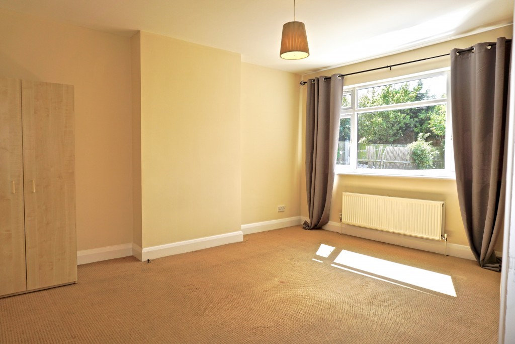 2 bedroom flat flat/apartment Let in Willesden Green - BEDROOM 1 - DOUBLE