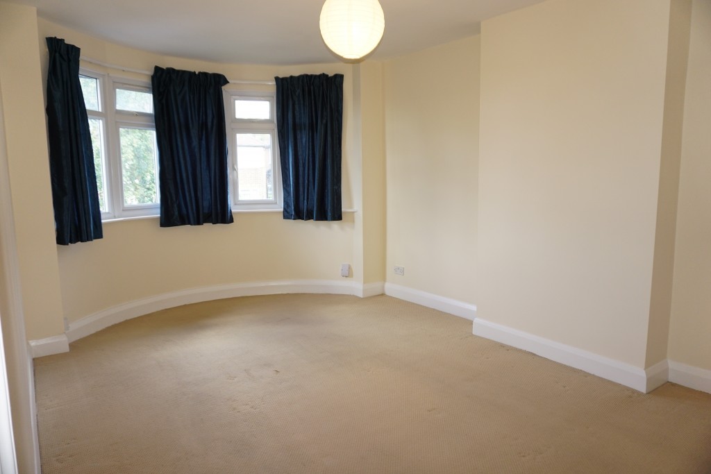 2 bedroom flat flat/apartment Let in Willesden Green - LIVING ROOM
