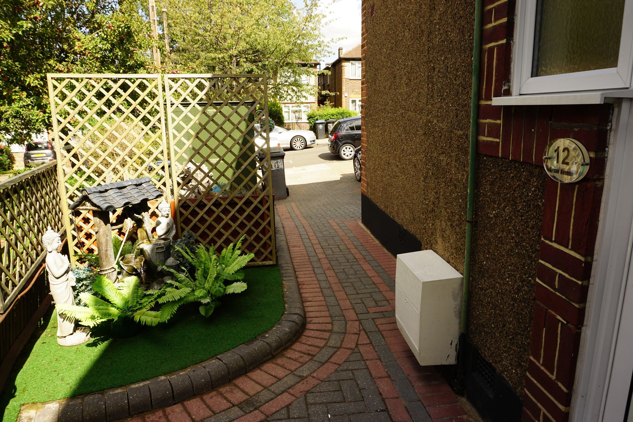 2 bedroom flat flat/apartment Let in Willesden Green - ENTRANCE