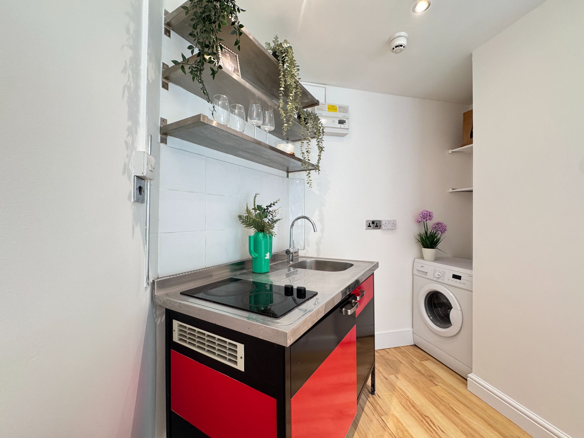 1 bedroom studio flat/apartment To Let in Wembley - Photograph 6