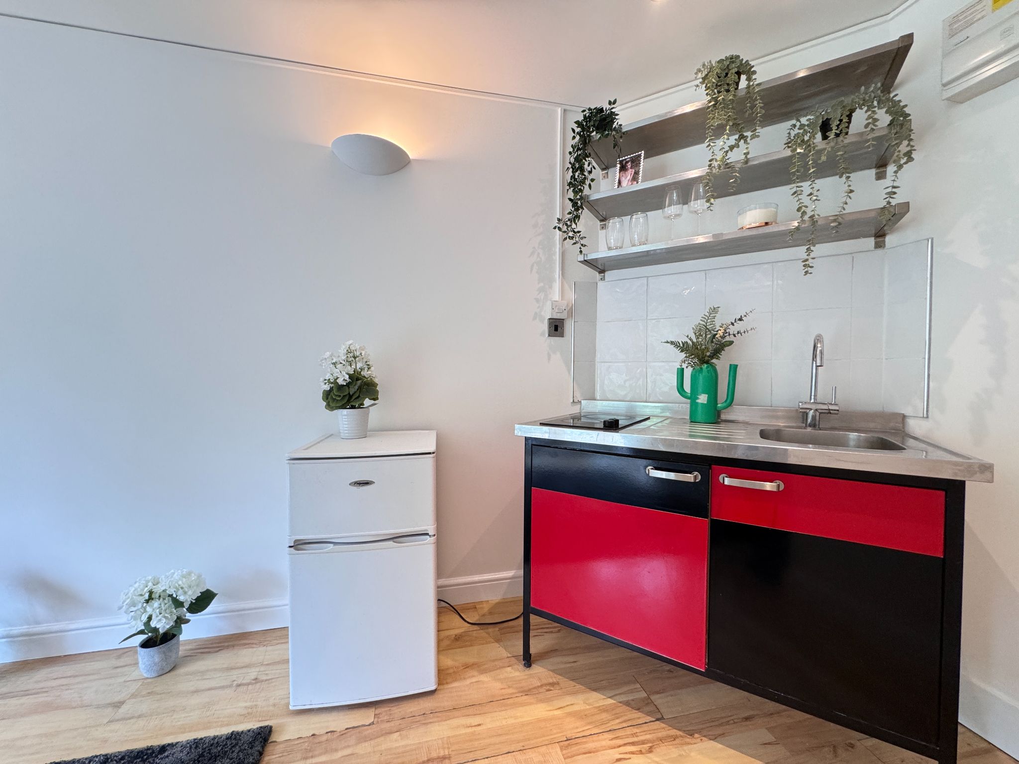 1 bedroom studio flat/apartment To Let in Wembley - Photograph 5