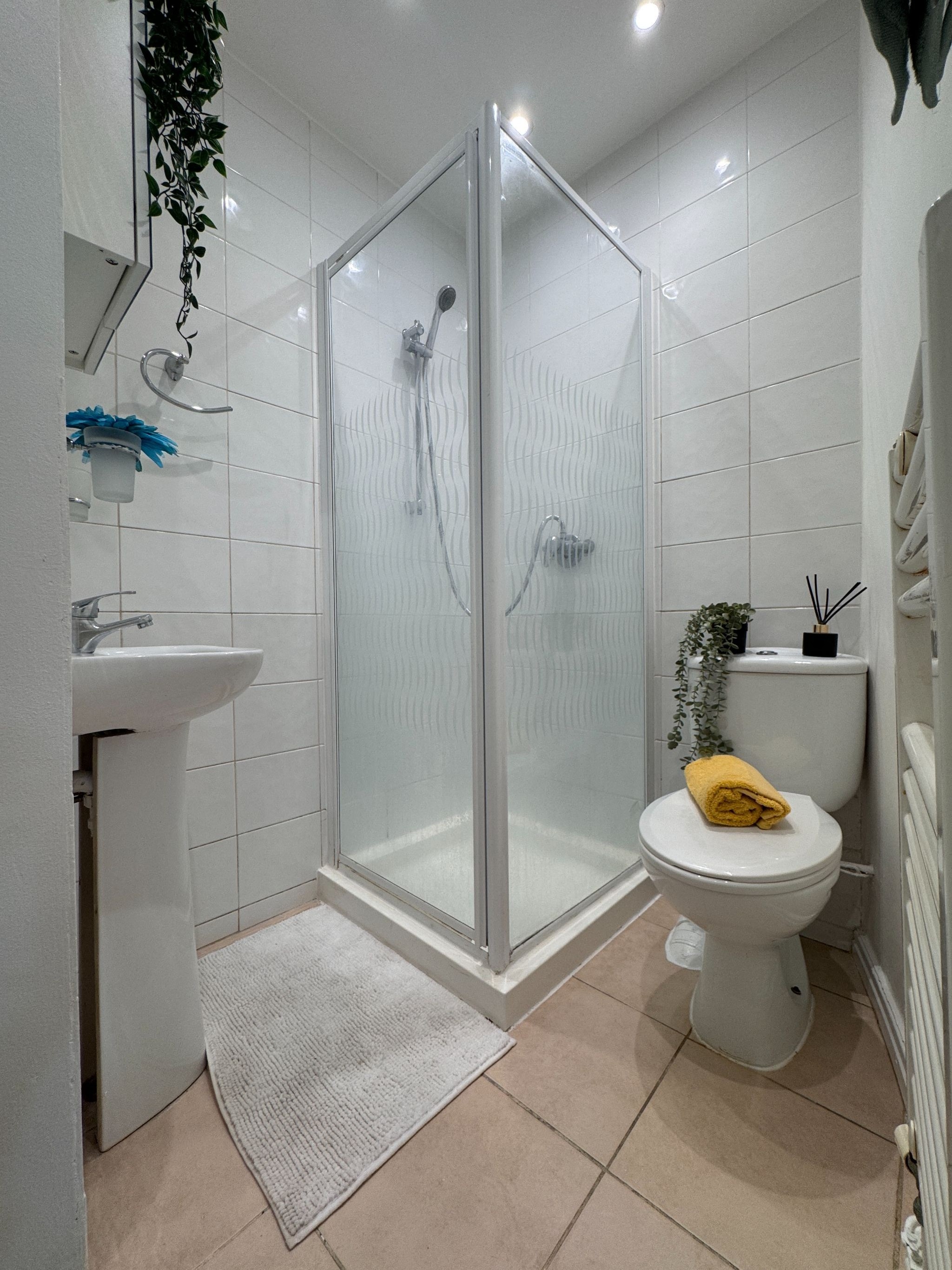 1 bedroom studio flat/apartment To Let in Wembley - Photograph 9