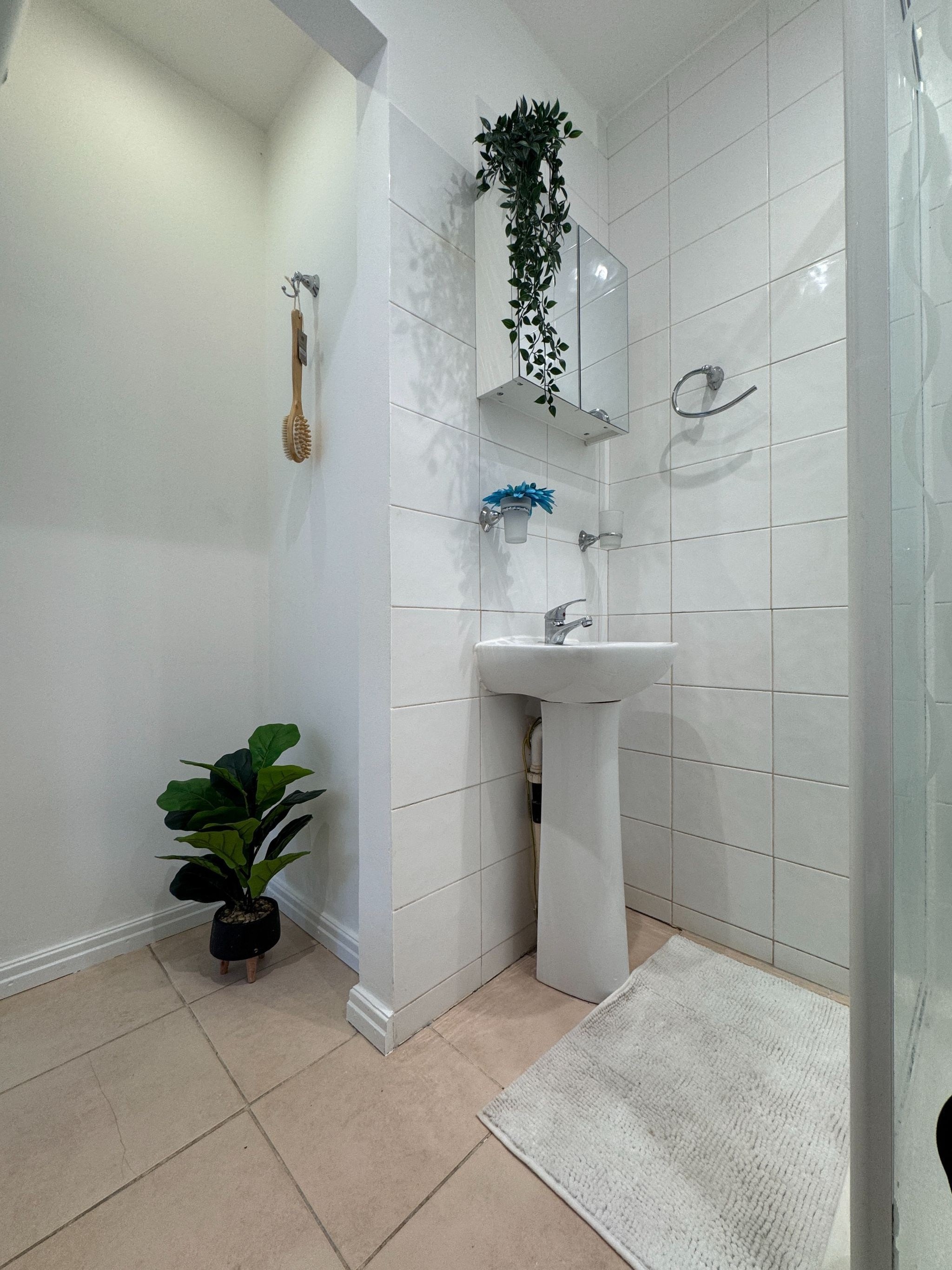 1 bedroom studio flat/apartment To Let in Wembley - Photograph 8