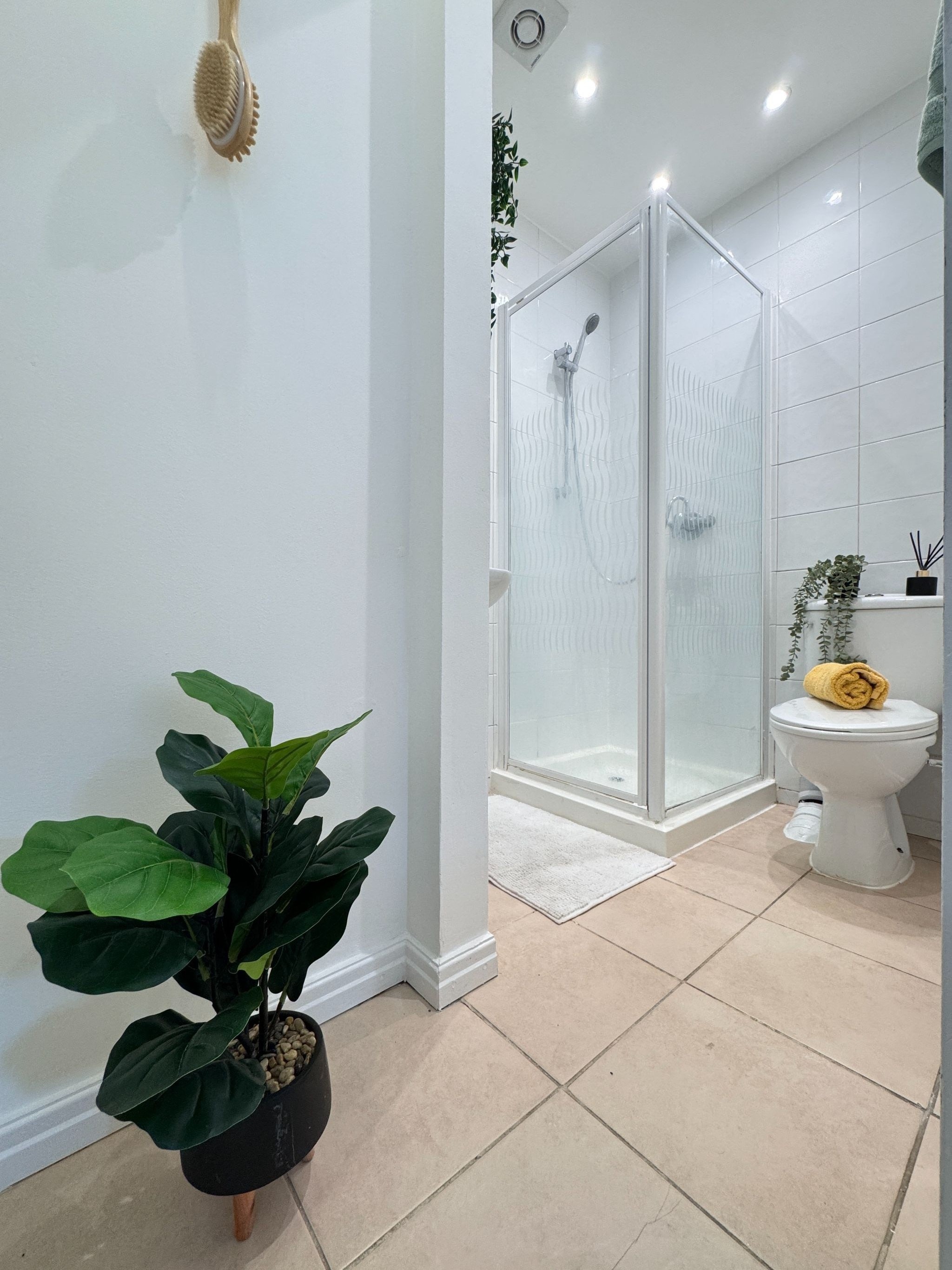1 bedroom studio flat/apartment To Let in Wembley - Photograph 7