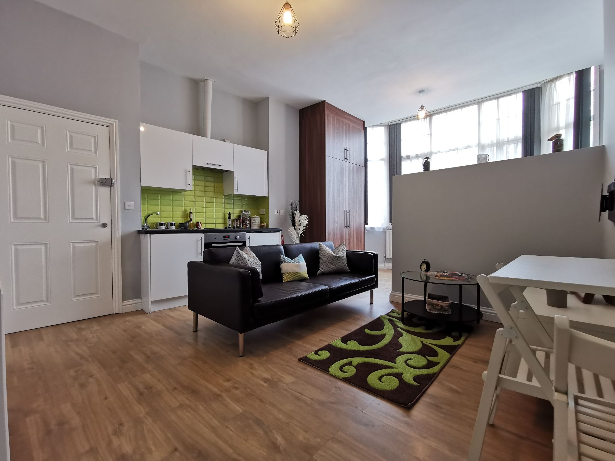 1 bedroom studio flat/apartment To Let in Willesden - Photograph 1
