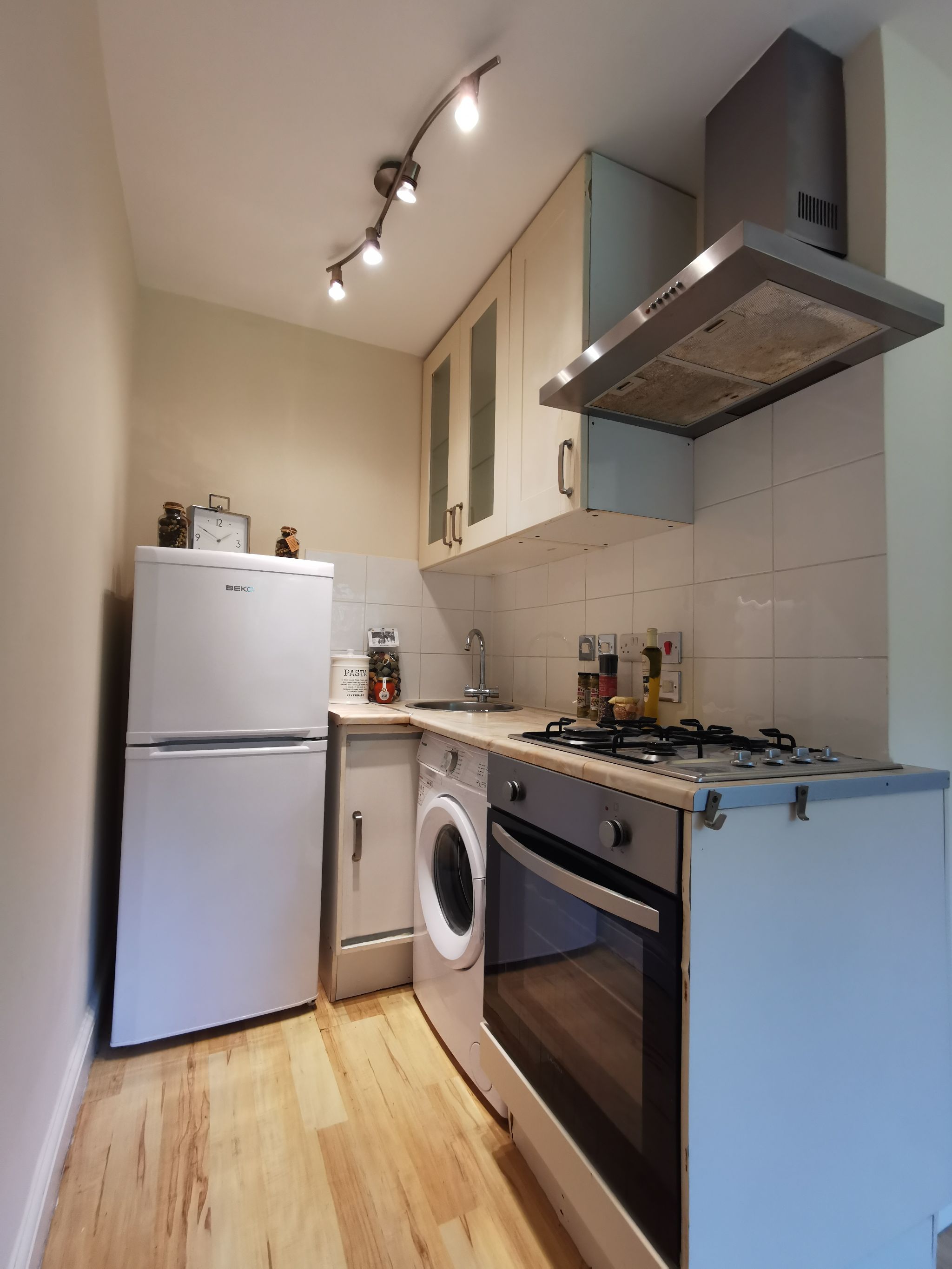 2 bedroom apartment flat/apartment To Let in Wembley - Photograph 3