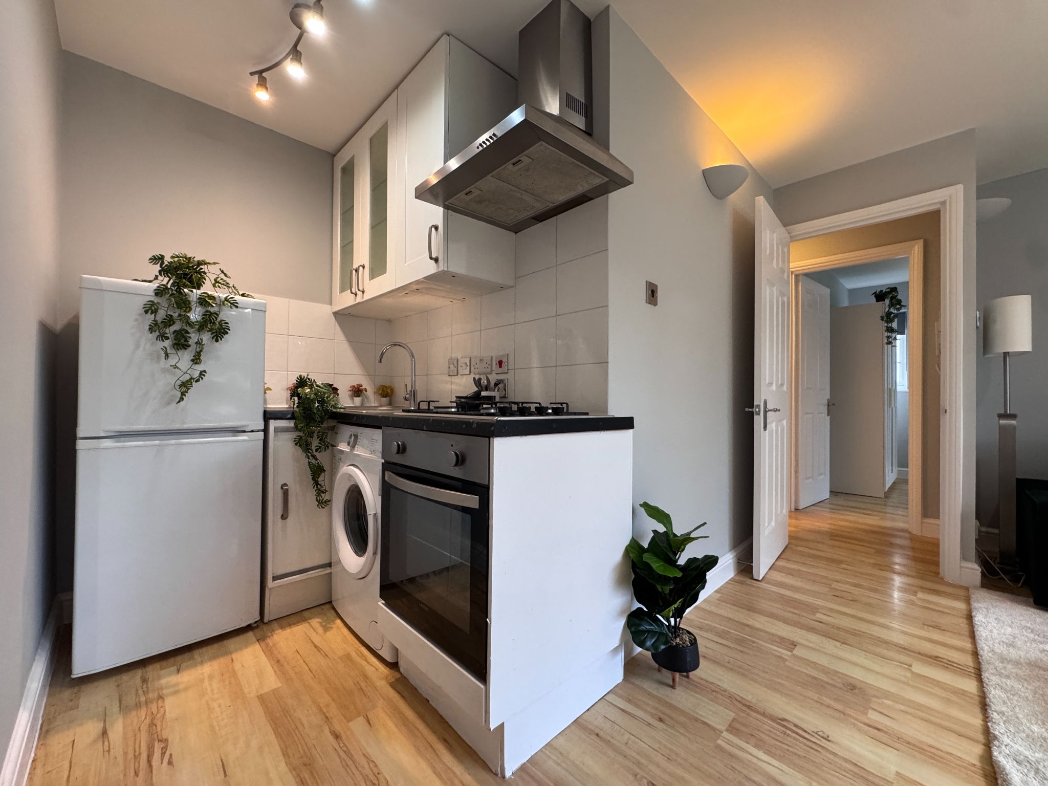 2 bedroom apartment flat/apartment To Let in Wembley - Photograph 4