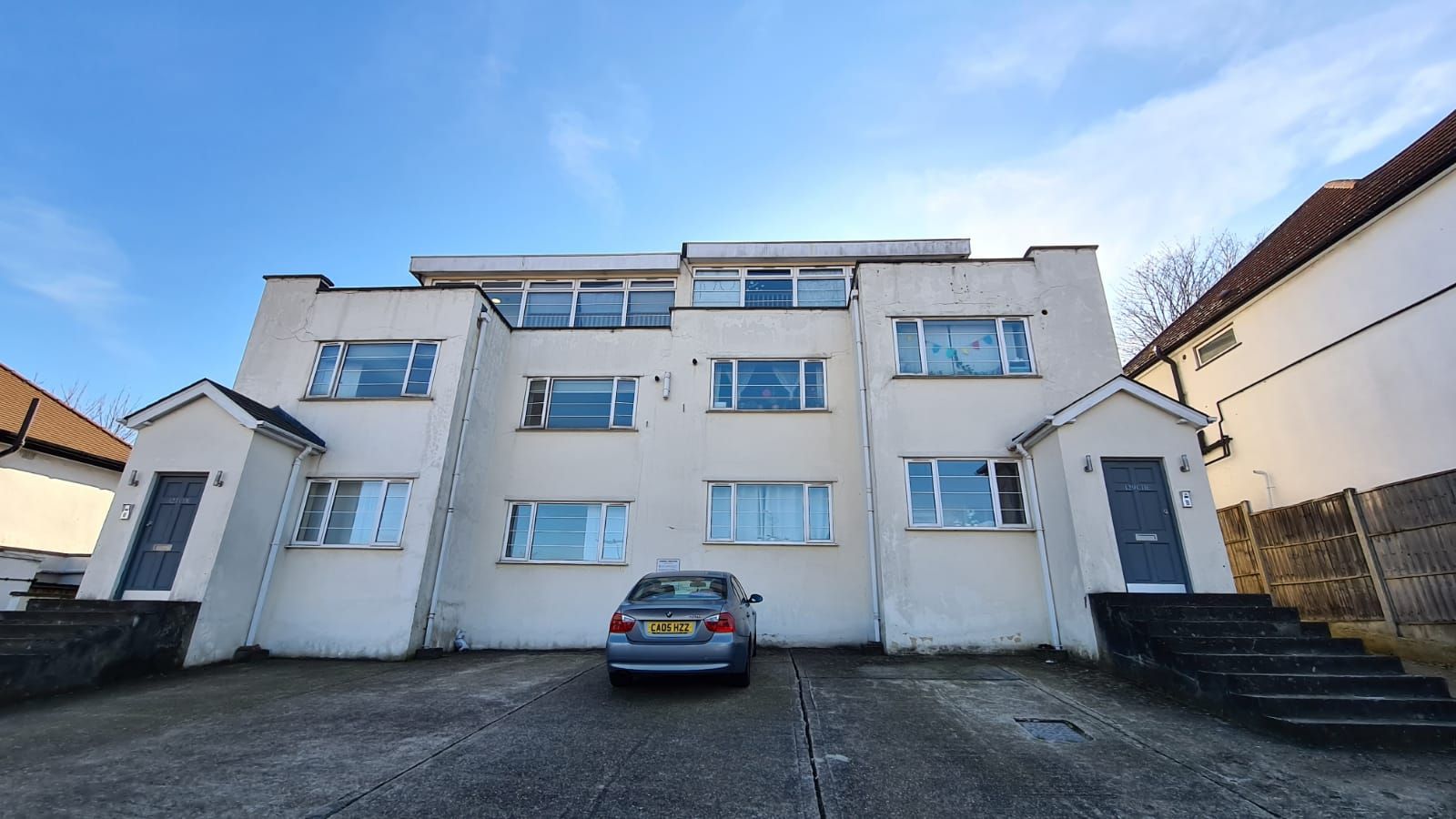 2 bedroom apartment flat/apartment To Let in Wembley - Driveway