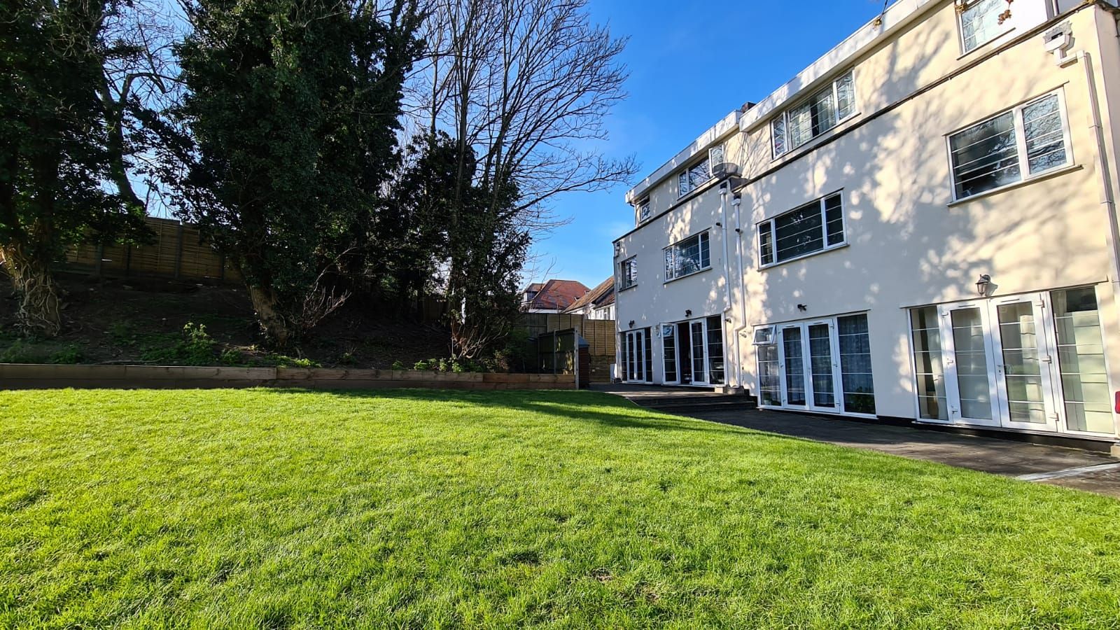 2 bedroom apartment flat/apartment To Let in Wembley - Communal Garden