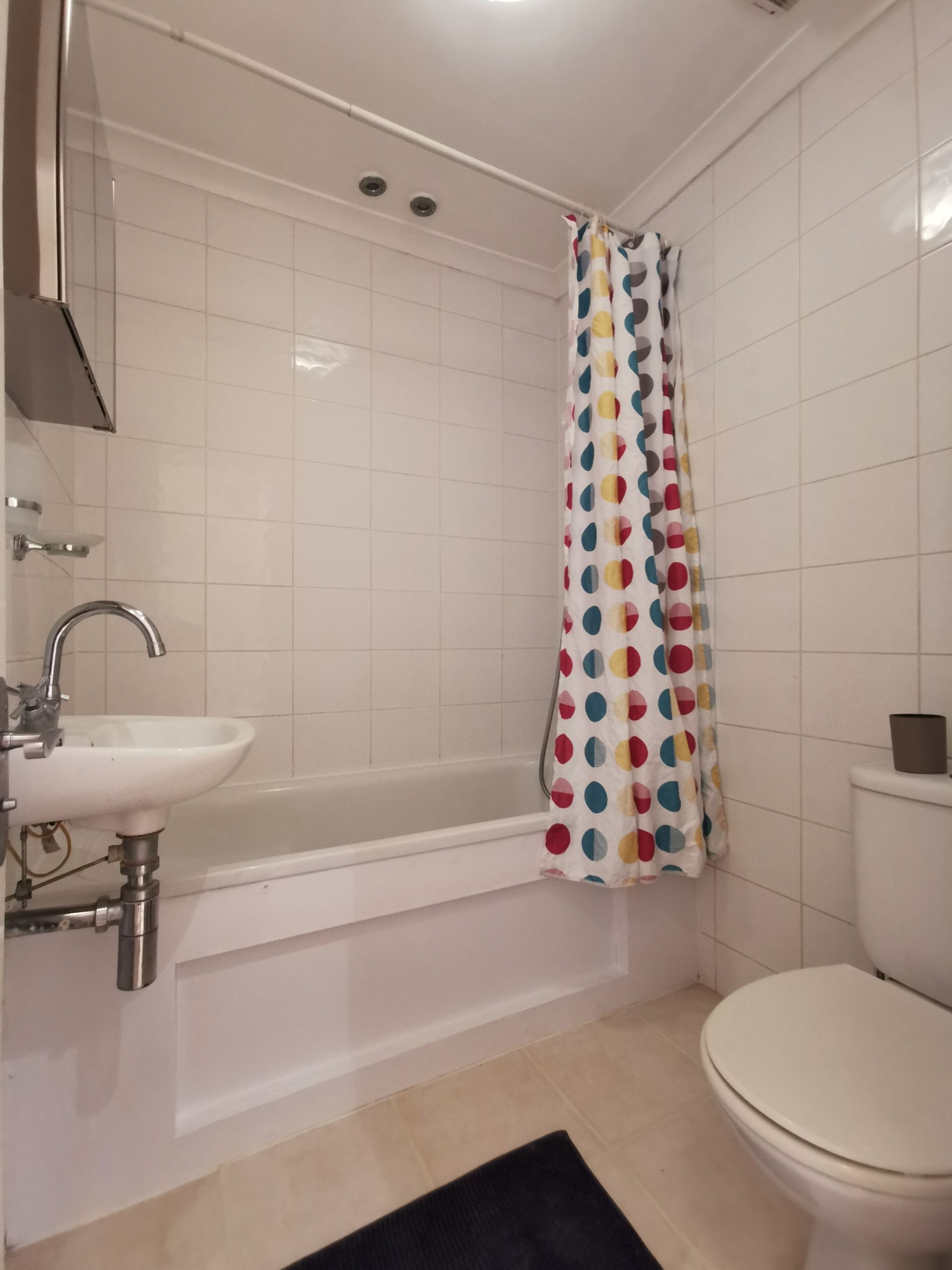 2 bedroom apartment flat/apartment To Let in Wembley - Photograph 4