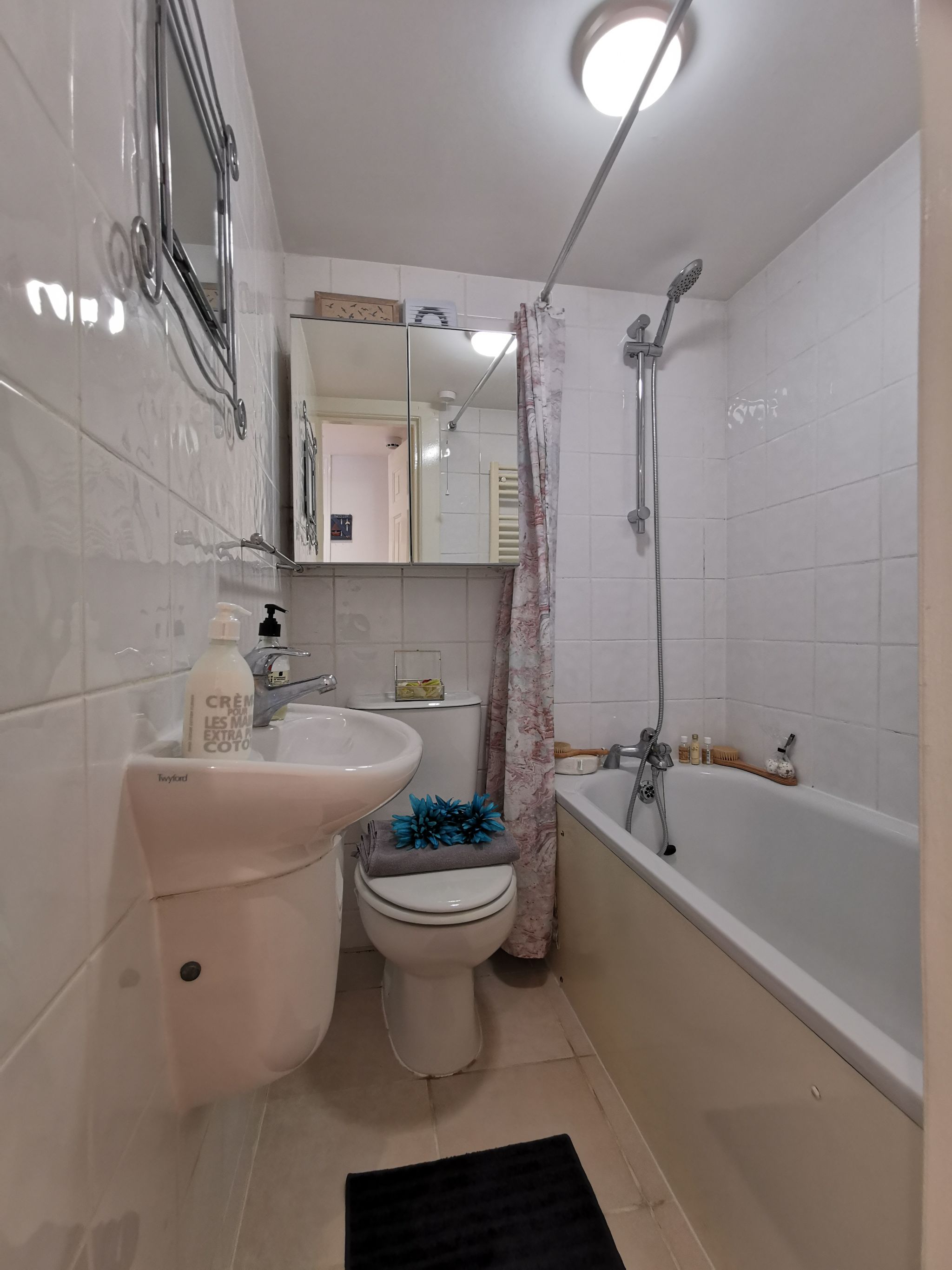 2 bedroom apartment flat/apartment To Let in London - Photograph 5
