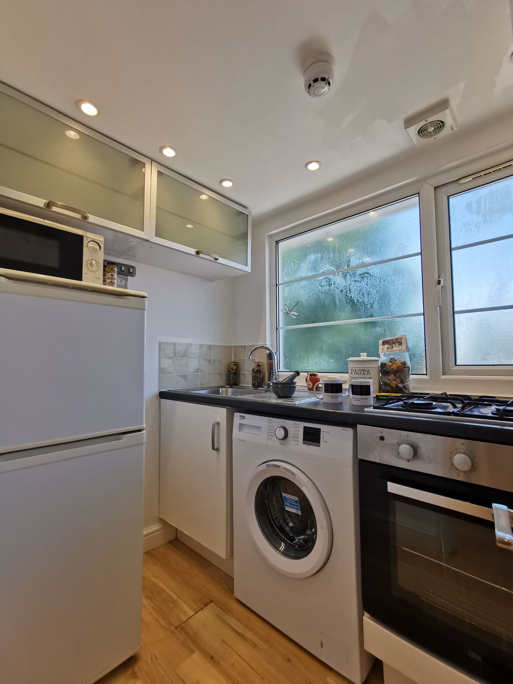 2 bedroom apartment flat/apartment To Let in London - Photograph 4