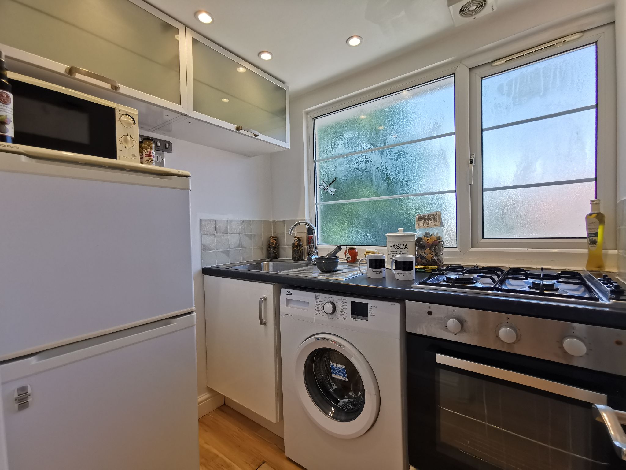 2 bedroom apartment flat/apartment To Let in London - Photograph 10