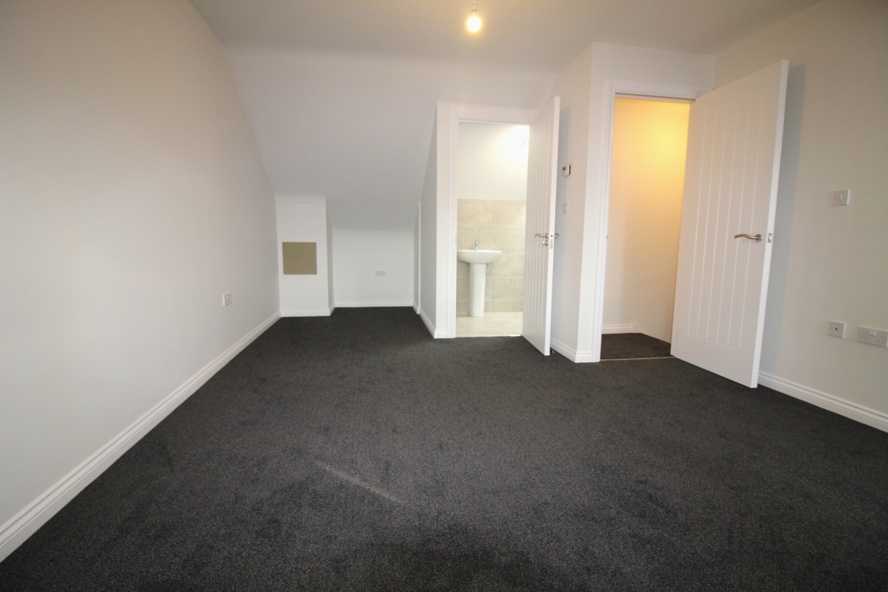 4 bedroom barn conversion house To Let in Birmingham - Photograph 9.