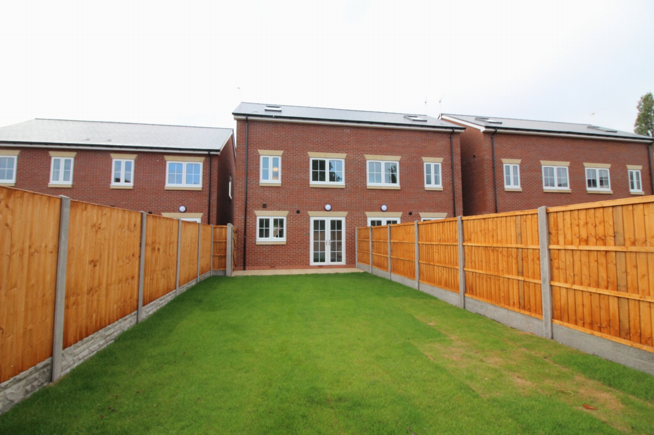 4 bedroom barn conversion house To Let in Birmingham - Photograph 12.