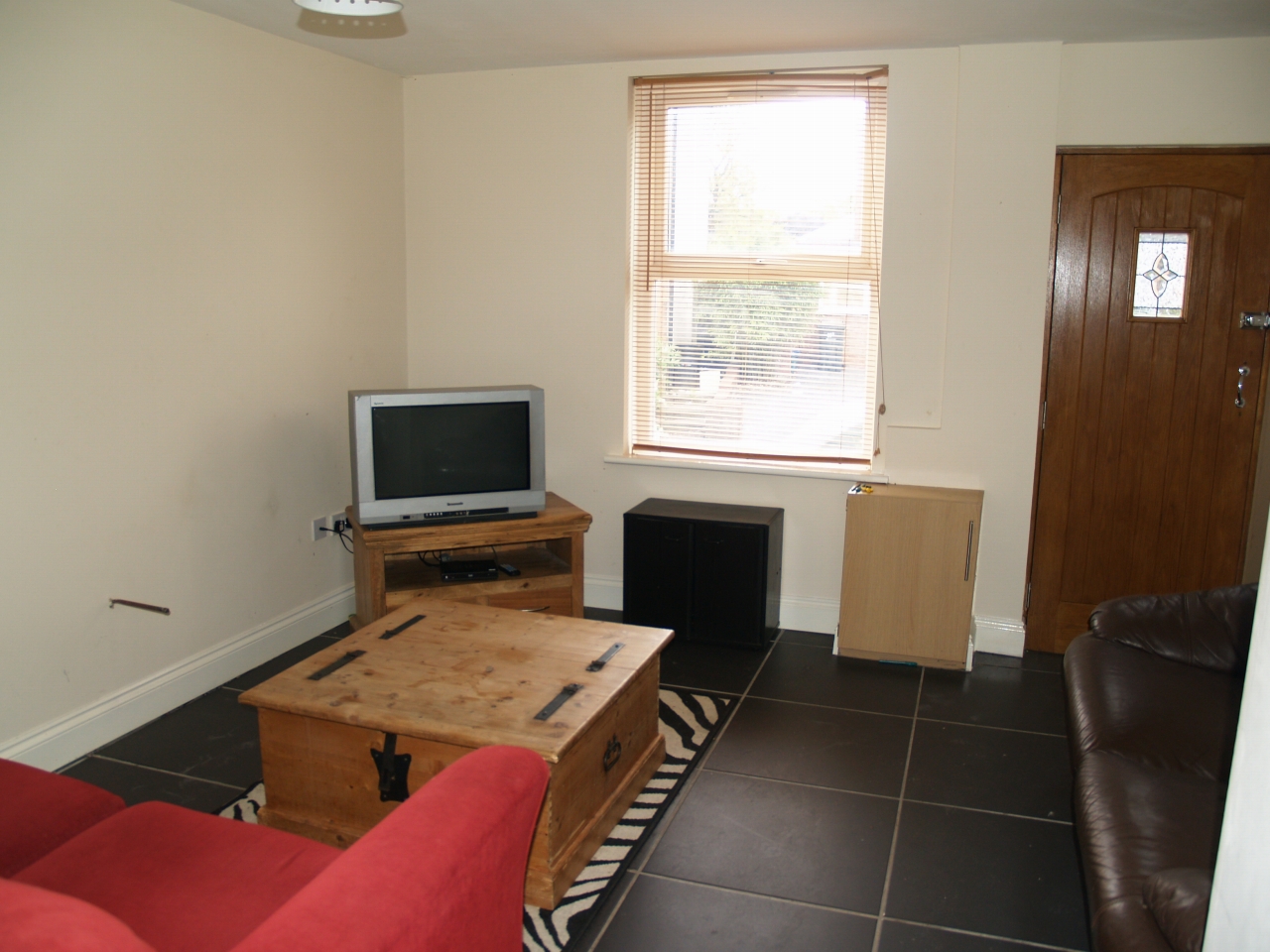 3 bedroom mid terraced house For Sale in Birmingham - Photograph 3.
