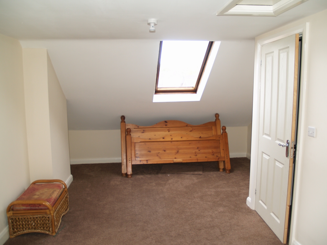 3 bedroom mid terraced house For Sale in Birmingham - Photograph 6.