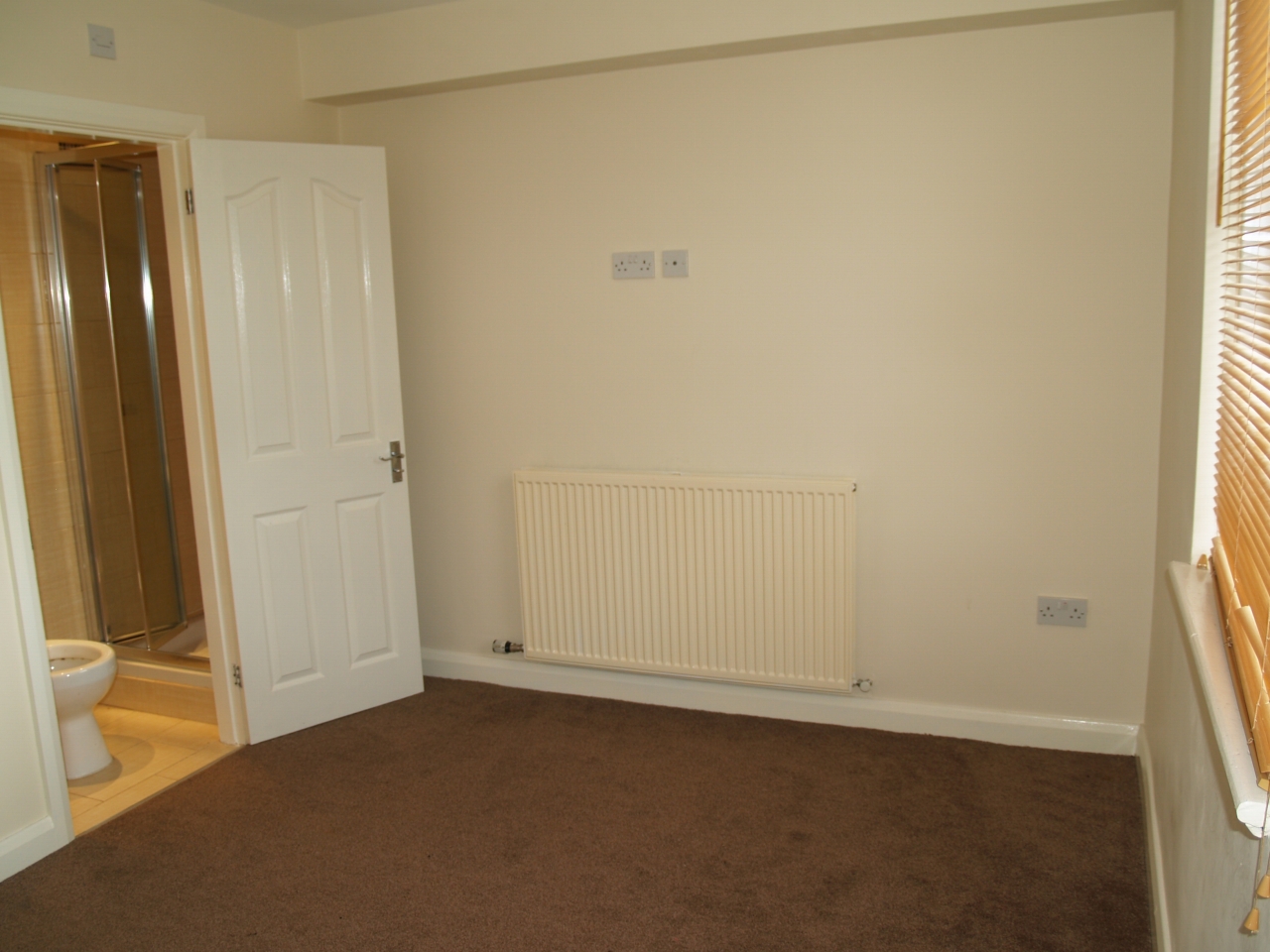 3 bedroom mid terraced house For Sale in Birmingham - Photograph 7.