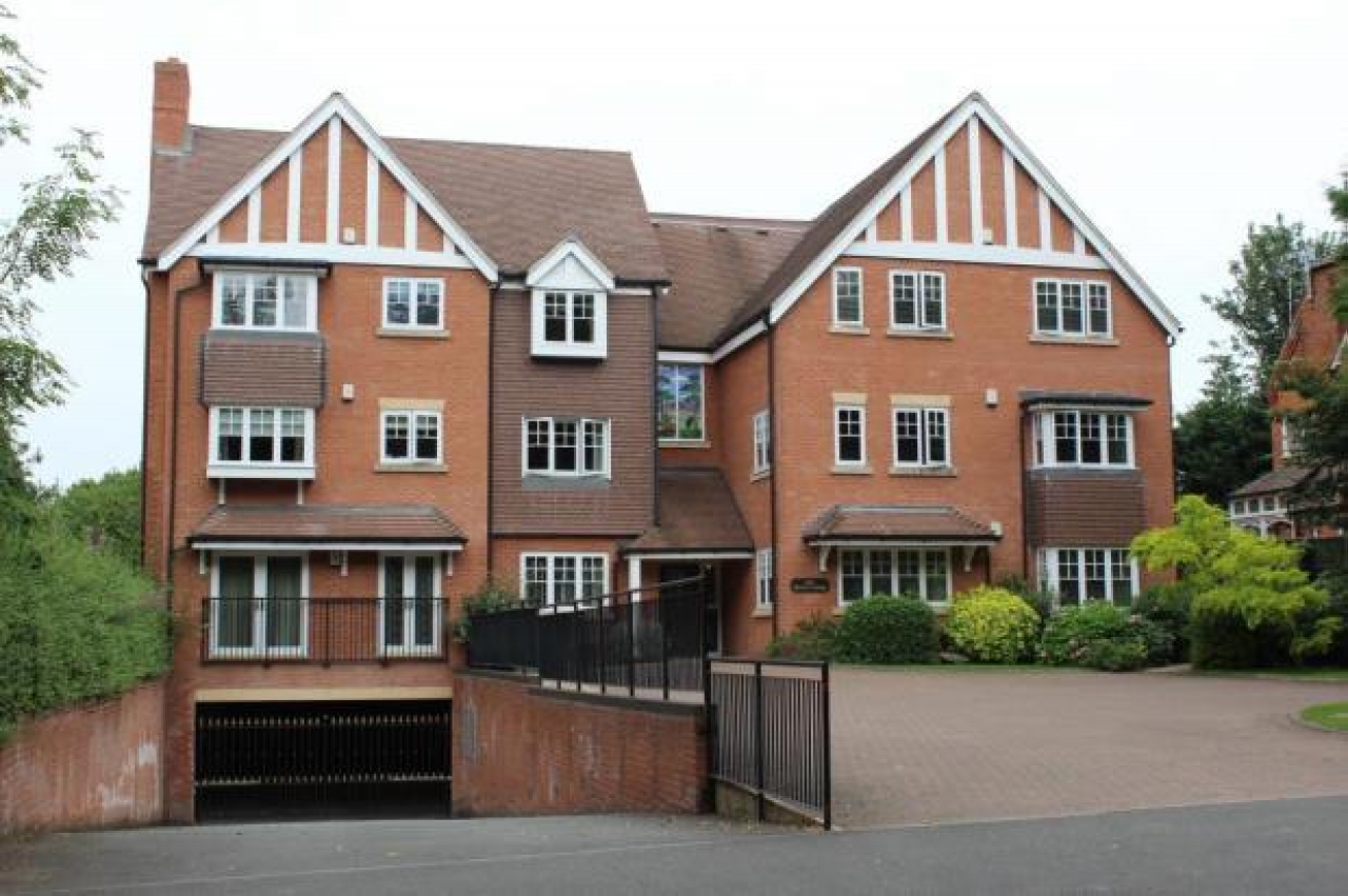 3 bedroom apartment flat/apartment Let Agreed in Solihull - Photograph 1.