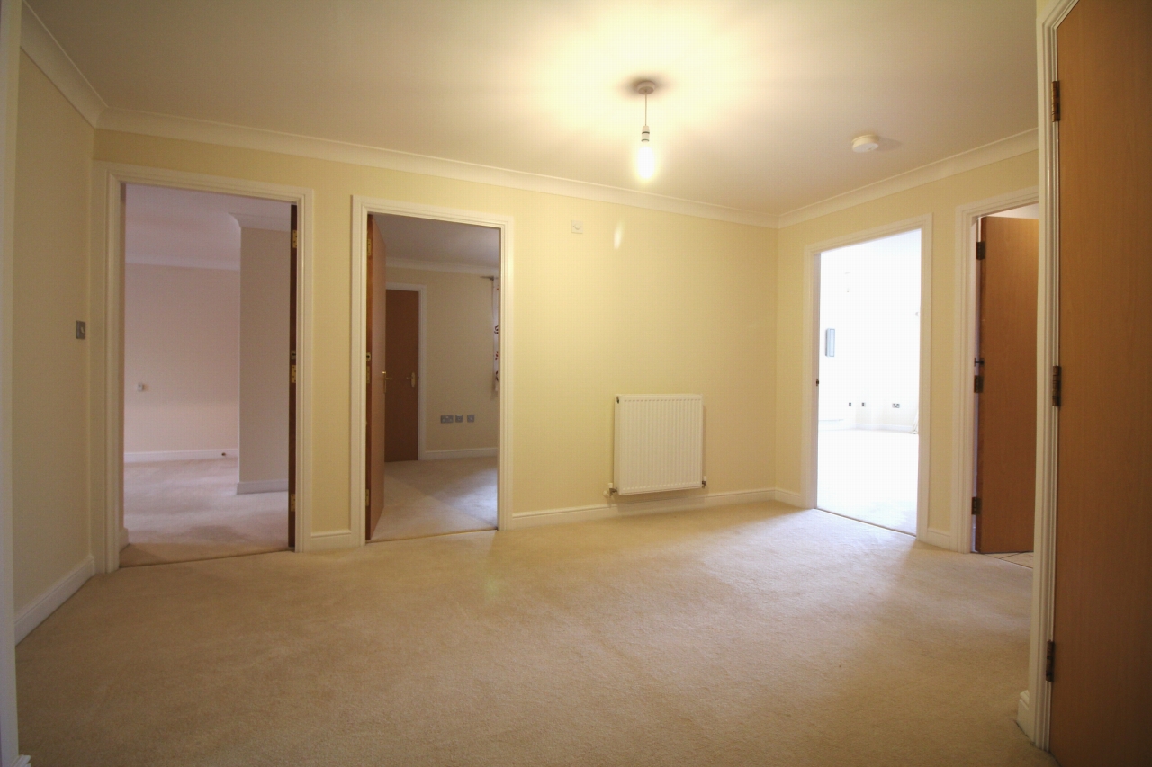 3 bedroom apartment flat/apartment Let Agreed in Solihull - Photograph 2.
