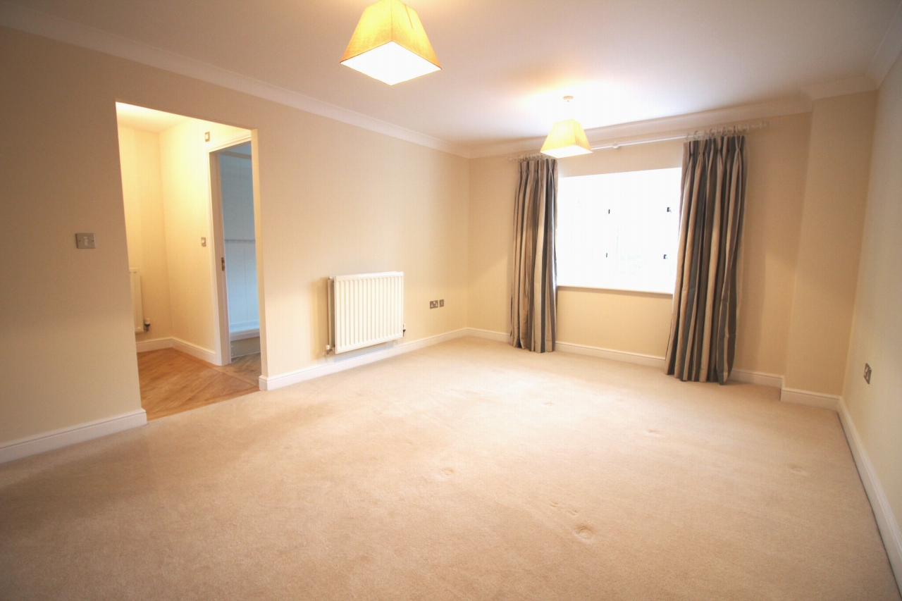 3 bedroom apartment flat/apartment Let Agreed in Solihull - Photograph 5.