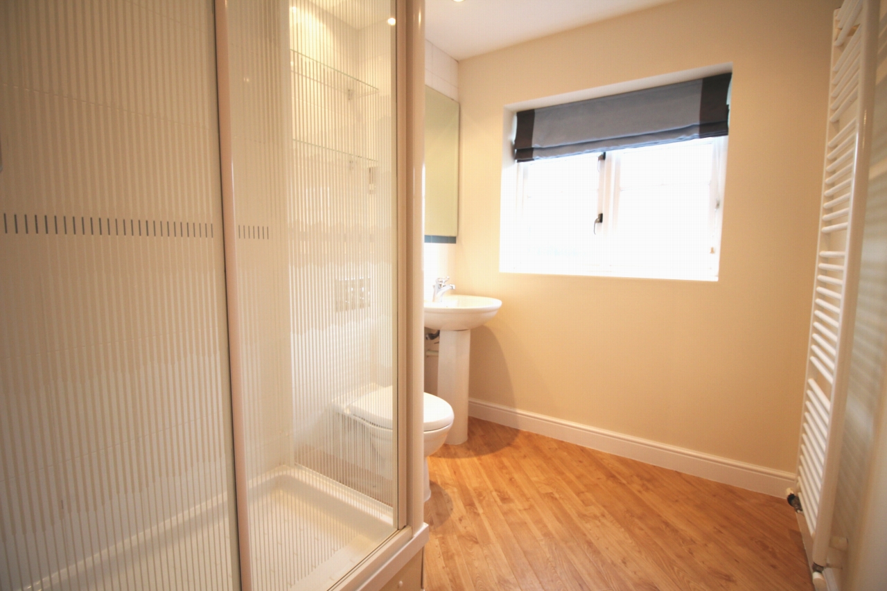 3 bedroom apartment flat/apartment Let Agreed in Solihull - Photograph 7.
