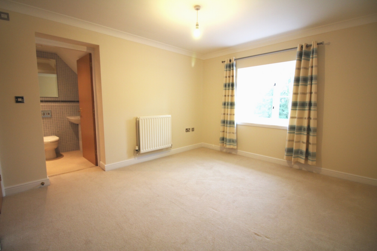 3 bedroom apartment flat/apartment Let Agreed in Solihull - Photograph 8.